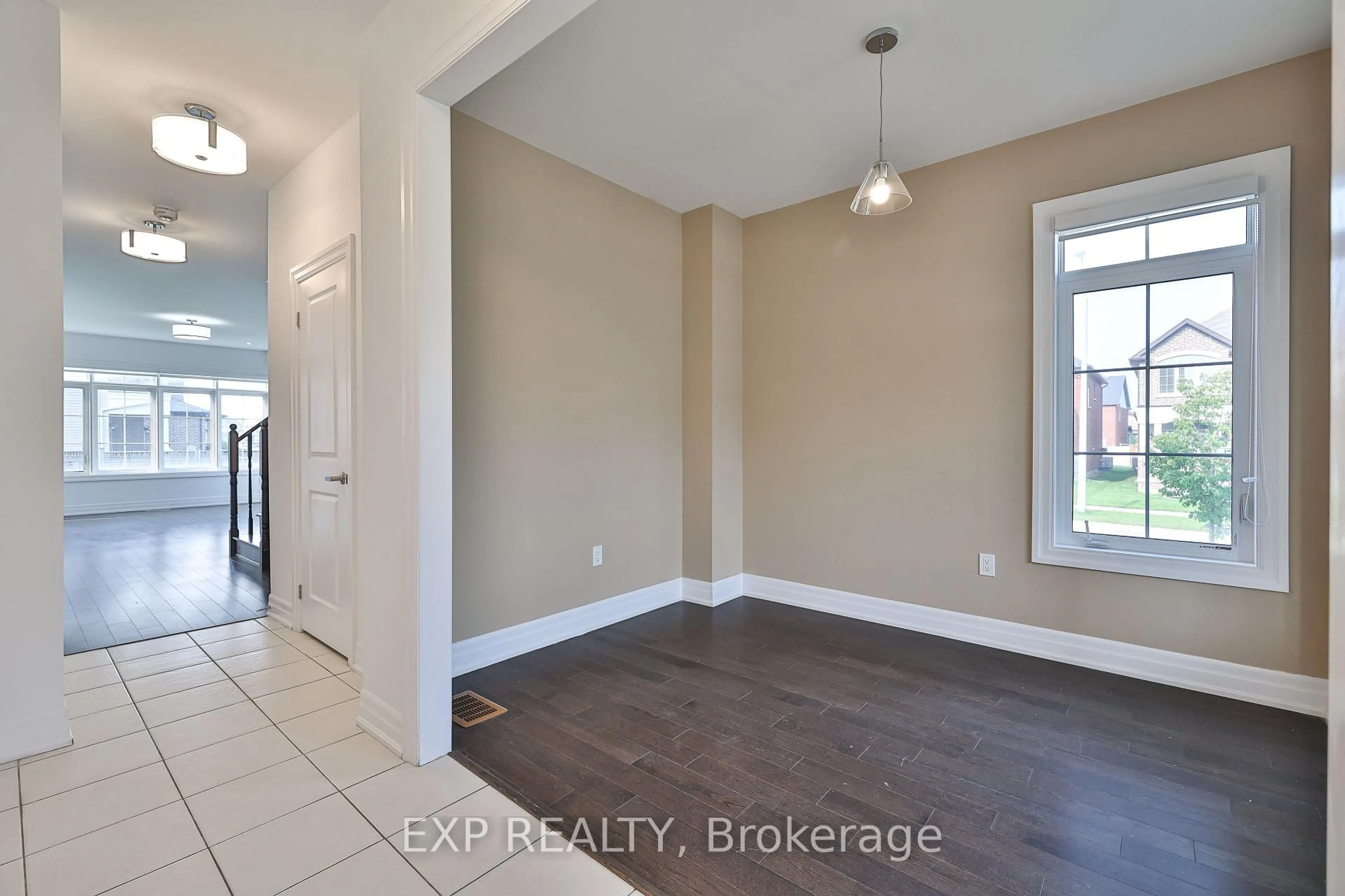 Indoor entryway for 1487 Farrow Cres Cres, Innisfil Ontario L9S 0L6