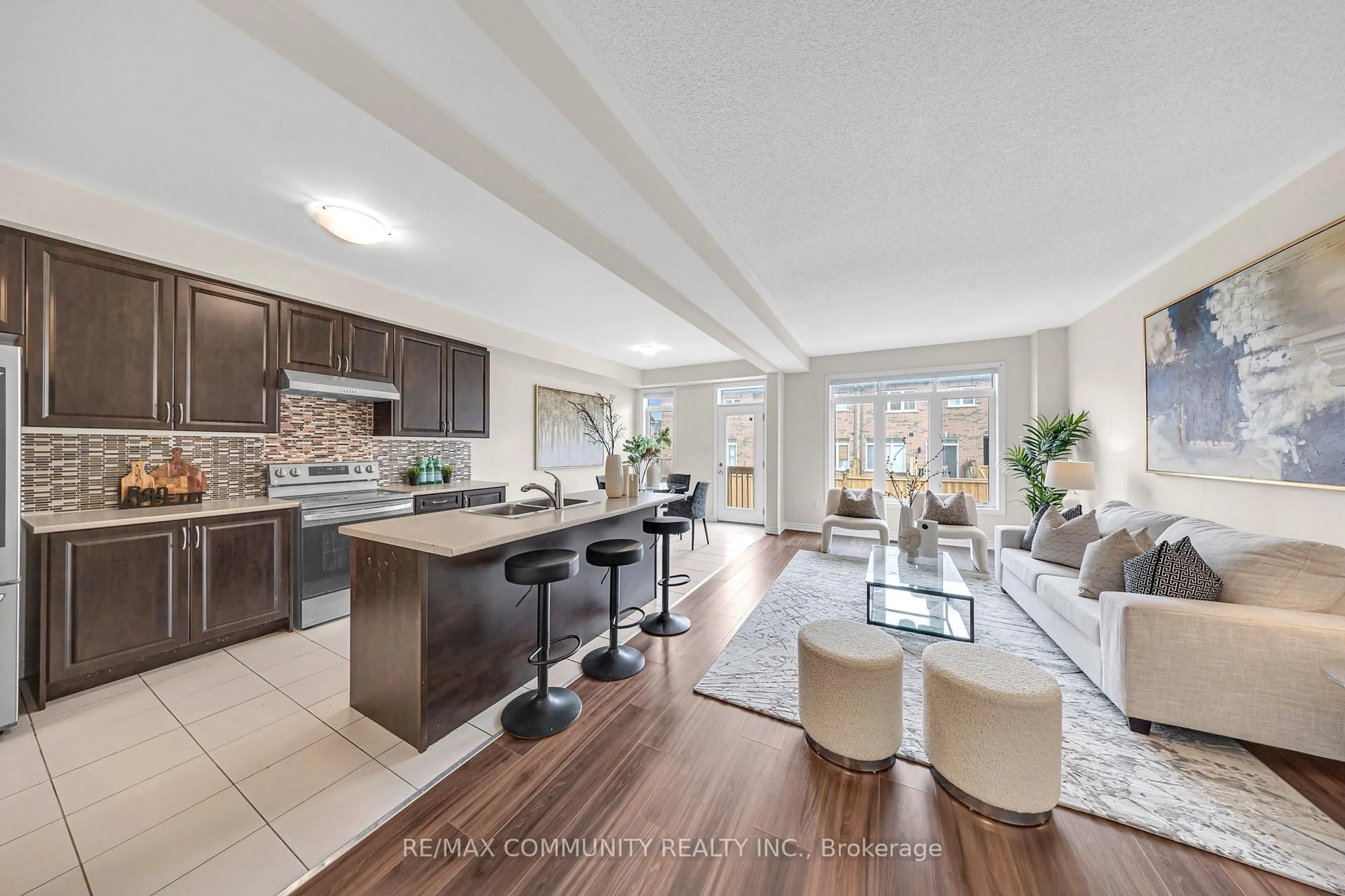 Open concept kitchen, ceramic/tile floor for 2205 Grainger Loop, Innisfil Ontario L9S 0S6