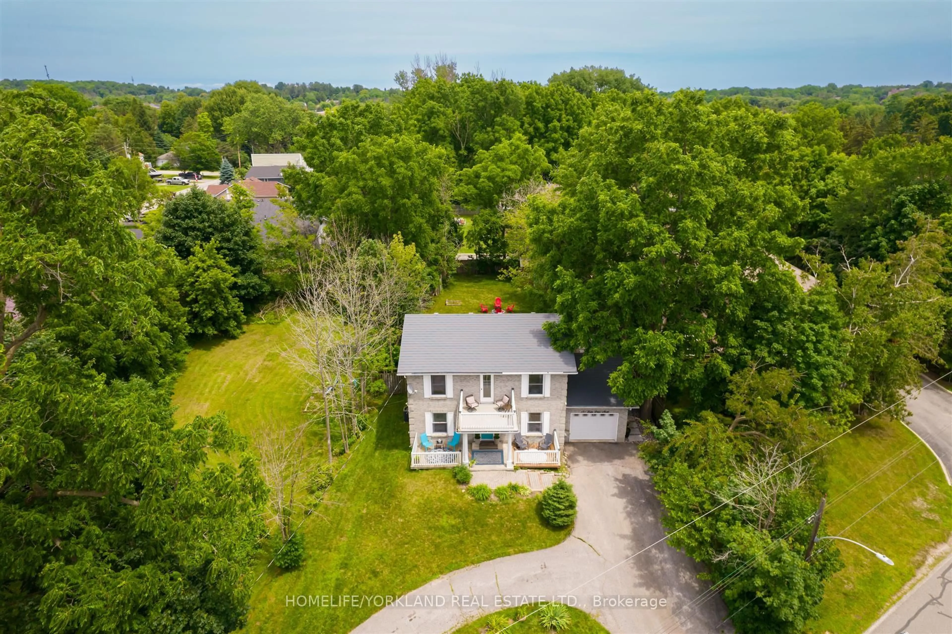 A pic from outside/outdoor area/front of a property/back of a property/a pic from drone, unknown for 101 Lake Dr, Georgina Ontario L4P 1A9