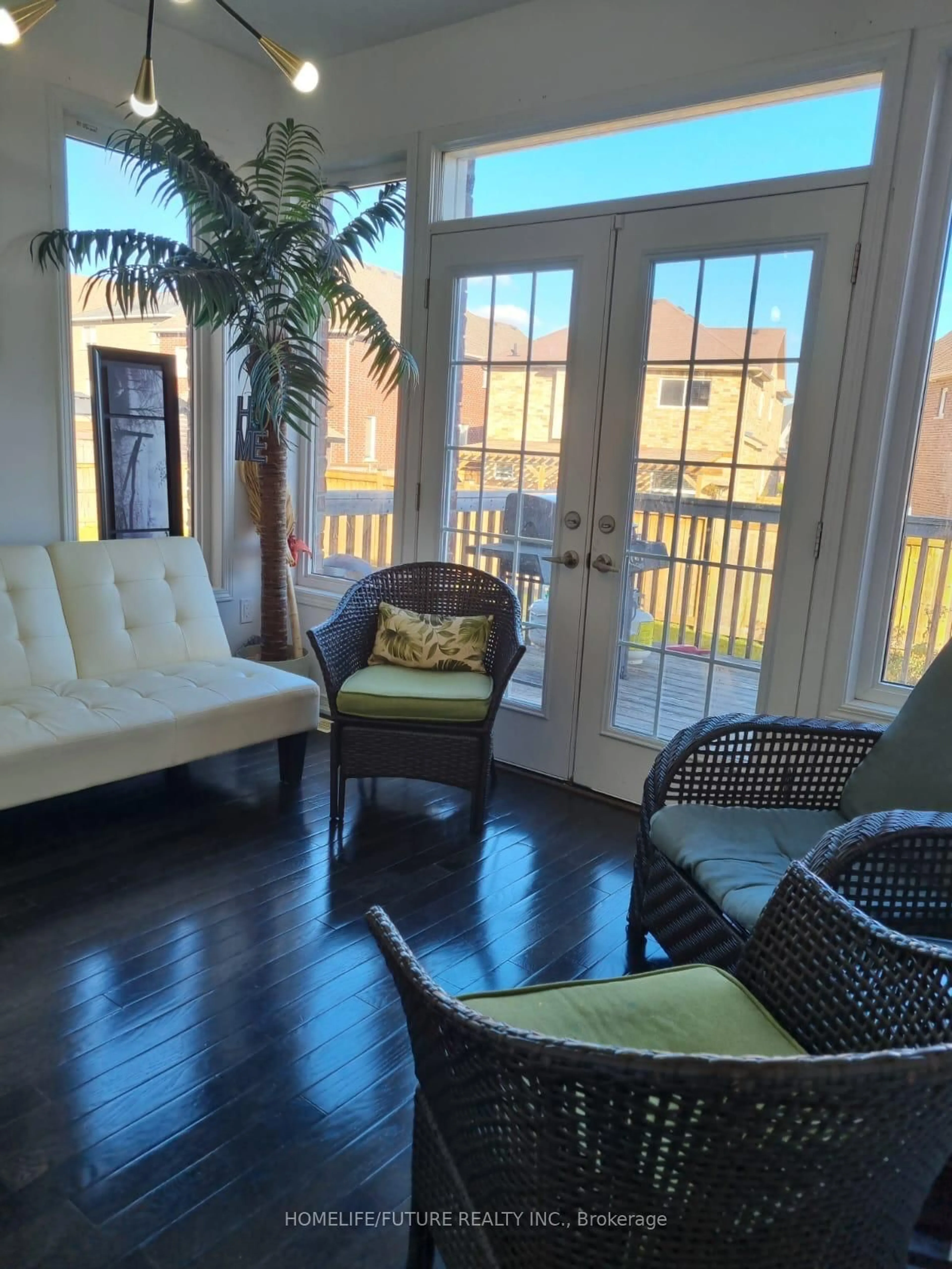 Living room with furniture, wood/laminate floor for 1965 Jans Blvd, Innisfil Ontario L9S 0L3