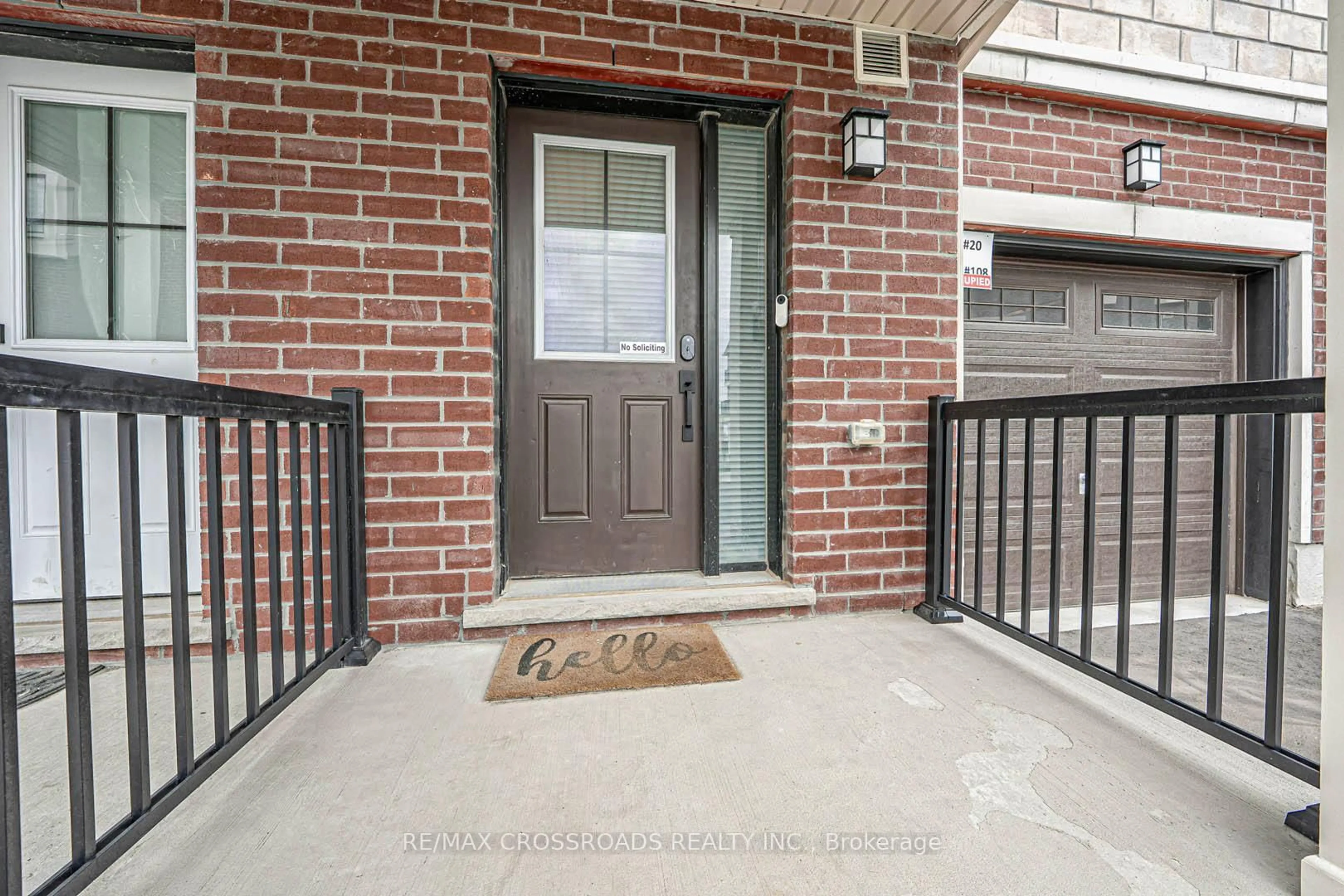 Indoor entryway for 108 Covington Cres, Whitchurch-Stouffville Ontario L4A 4W8
