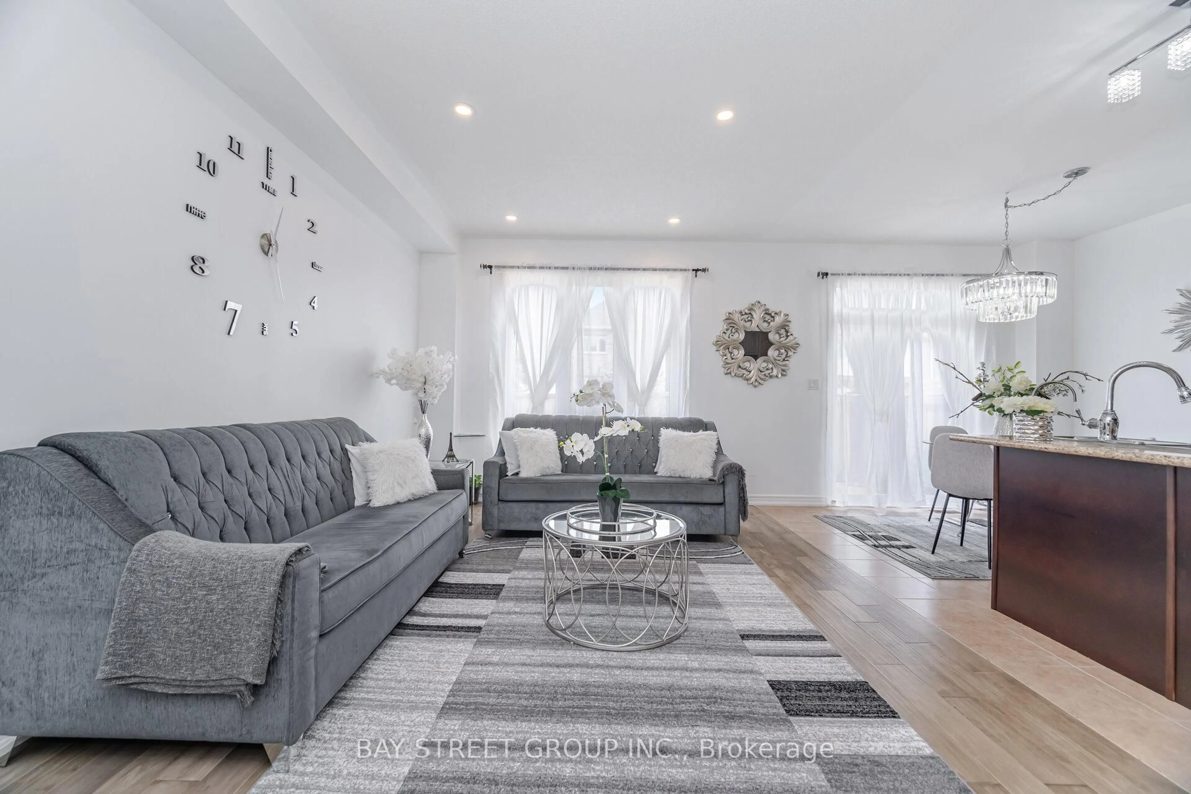 Living room with furniture, unknown for 58 Weaver Terr, New Tecumseth Ontario L0G 1W0