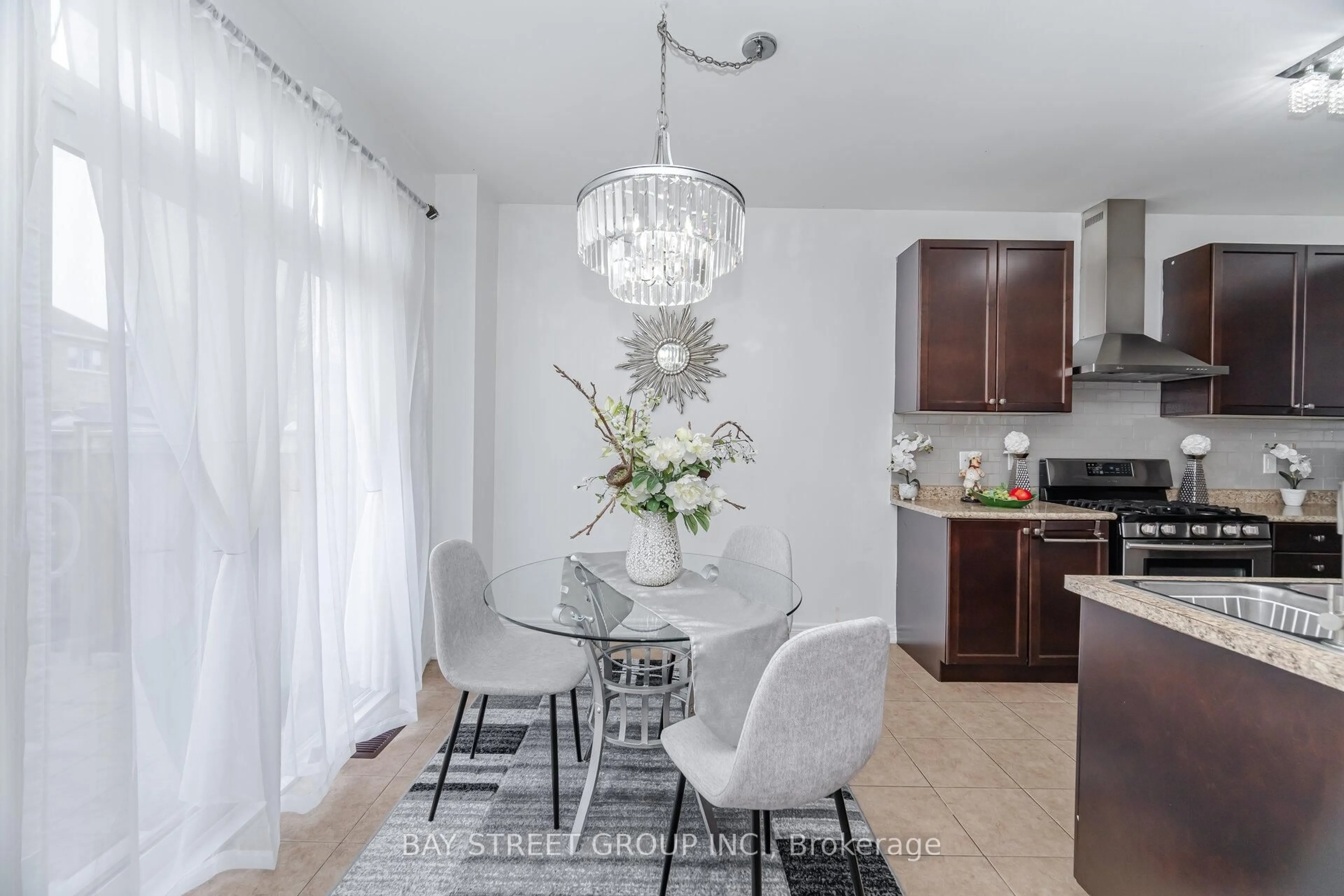 Dining room, unknown for 58 Weaver Terr, New Tecumseth Ontario L0G 1W0