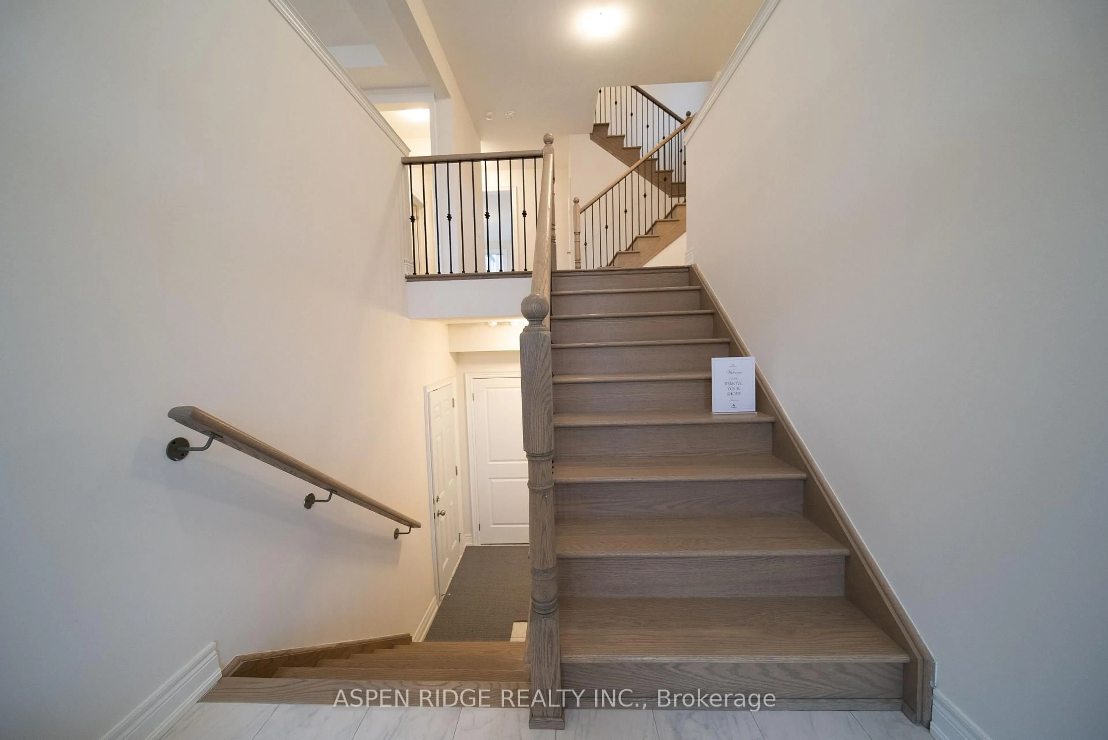Stairs for 165 Rowe St, Bradford West Gwillimbury Ontario L3Z 4N2