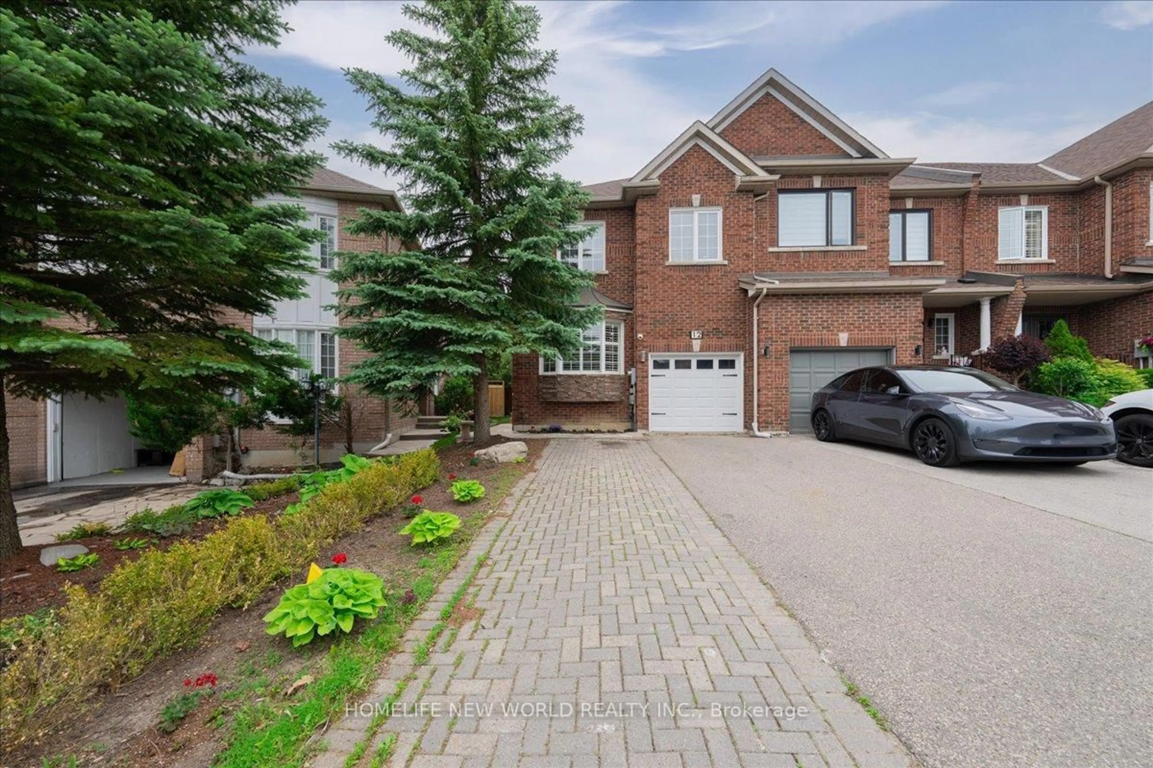 A pic from outside/outdoor area/front of a property/back of a property/a pic from drone, street for 12 Casa Grande St, Richmond Hill Ontario L4S 1R5