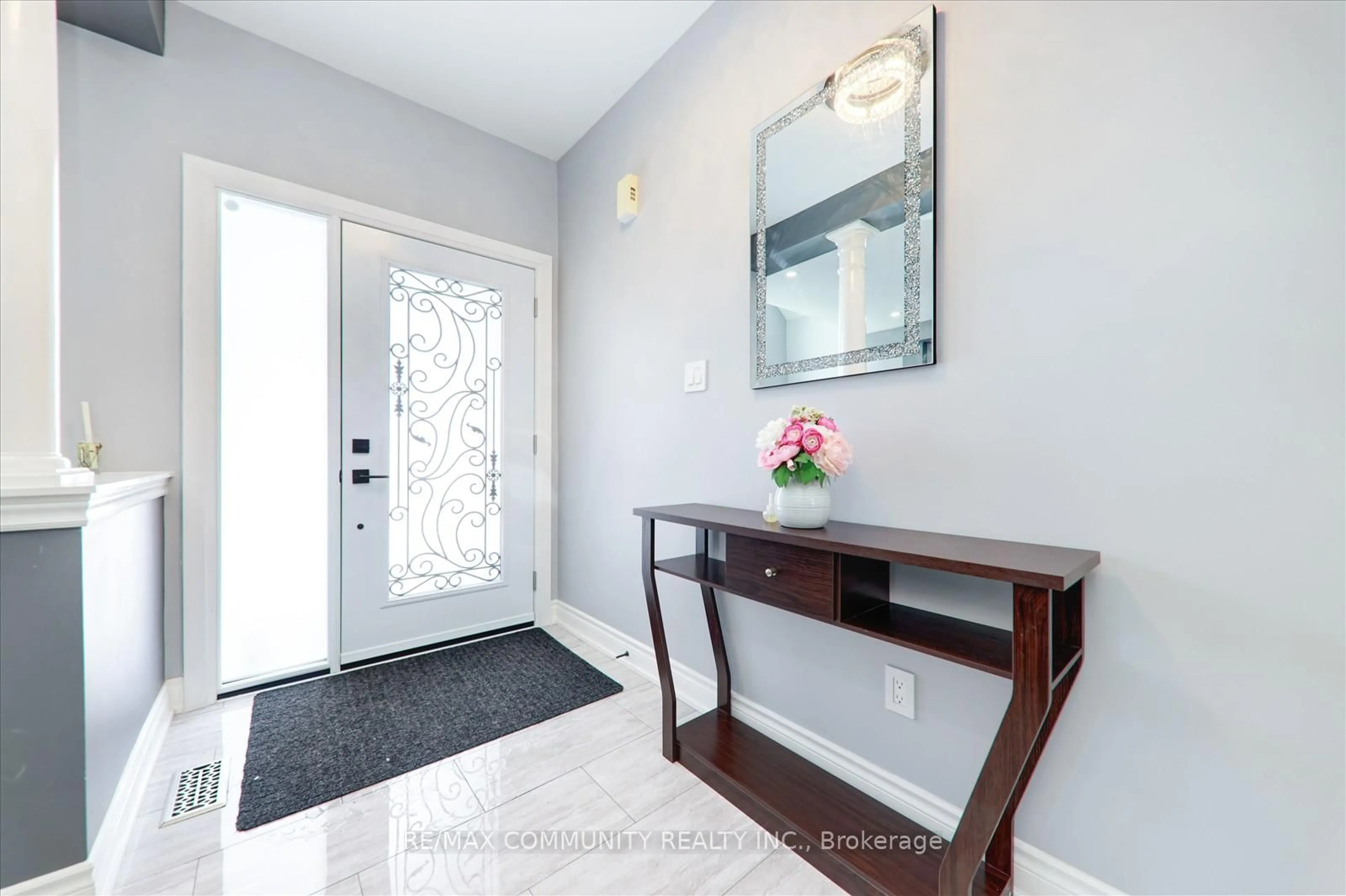 Indoor entryway for 5 Sandcherry Ave, Markham Ontario L3S 4B3