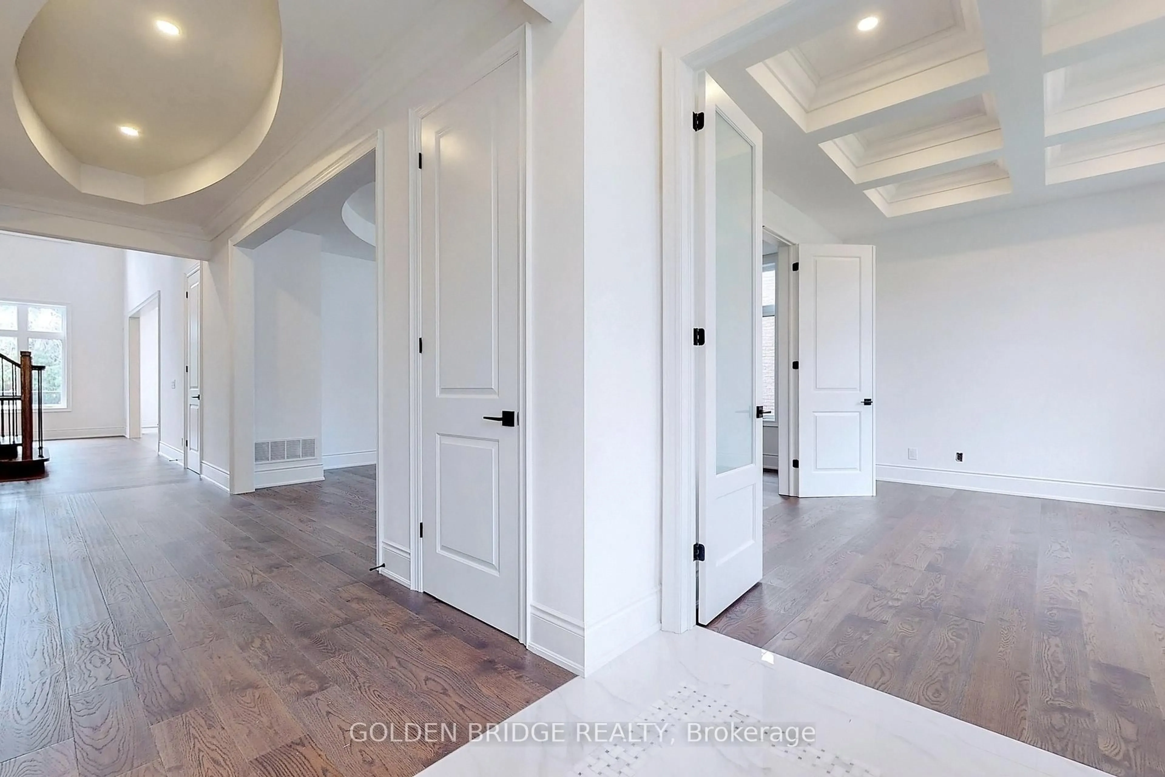 Indoor entryway for 307 Walter Dr, Georgina Ontario L4P 3A8