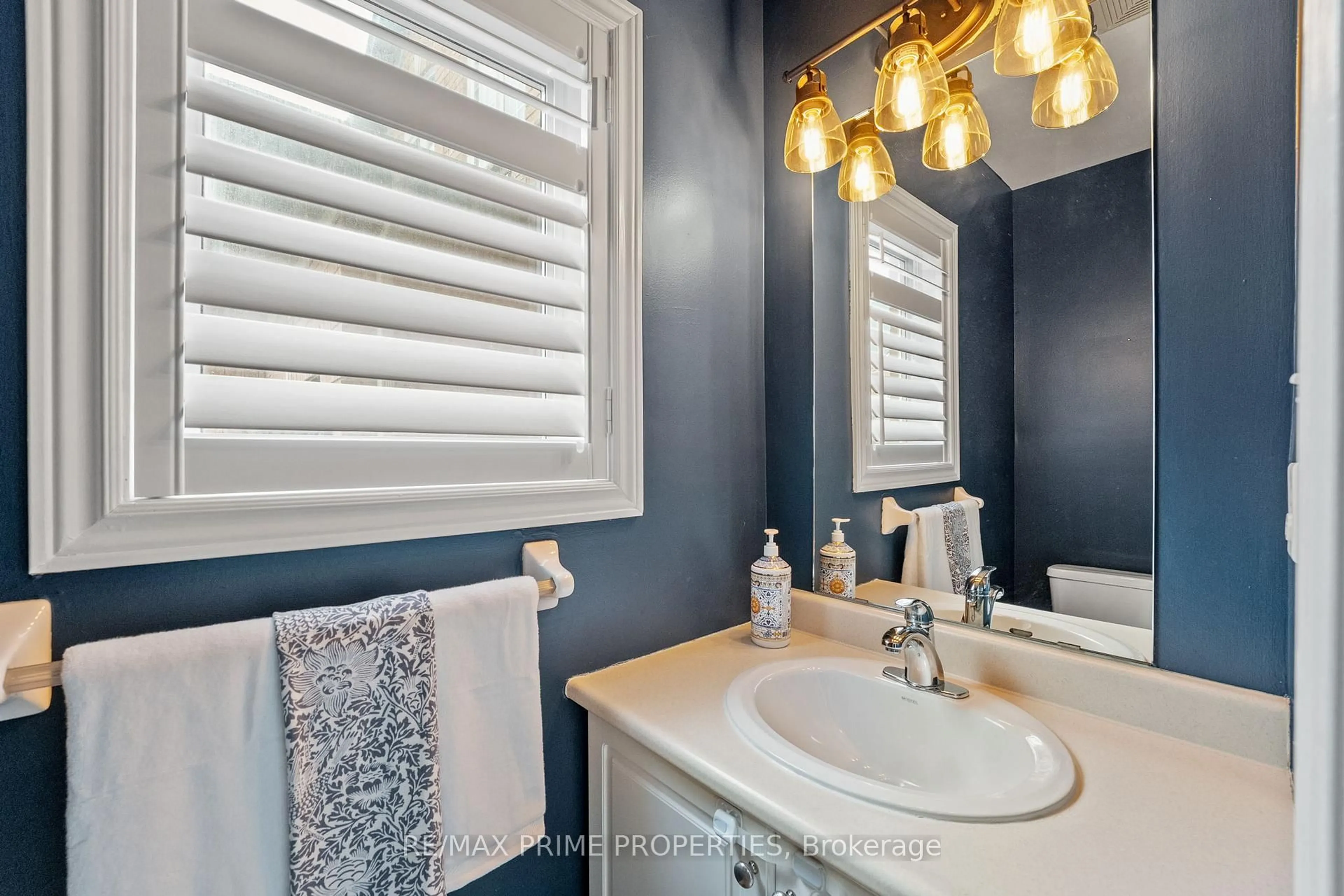 Contemporary bathroom, ceramic/tile floor for 648 Society Cres, Newmarket Ontario L3X 2V8