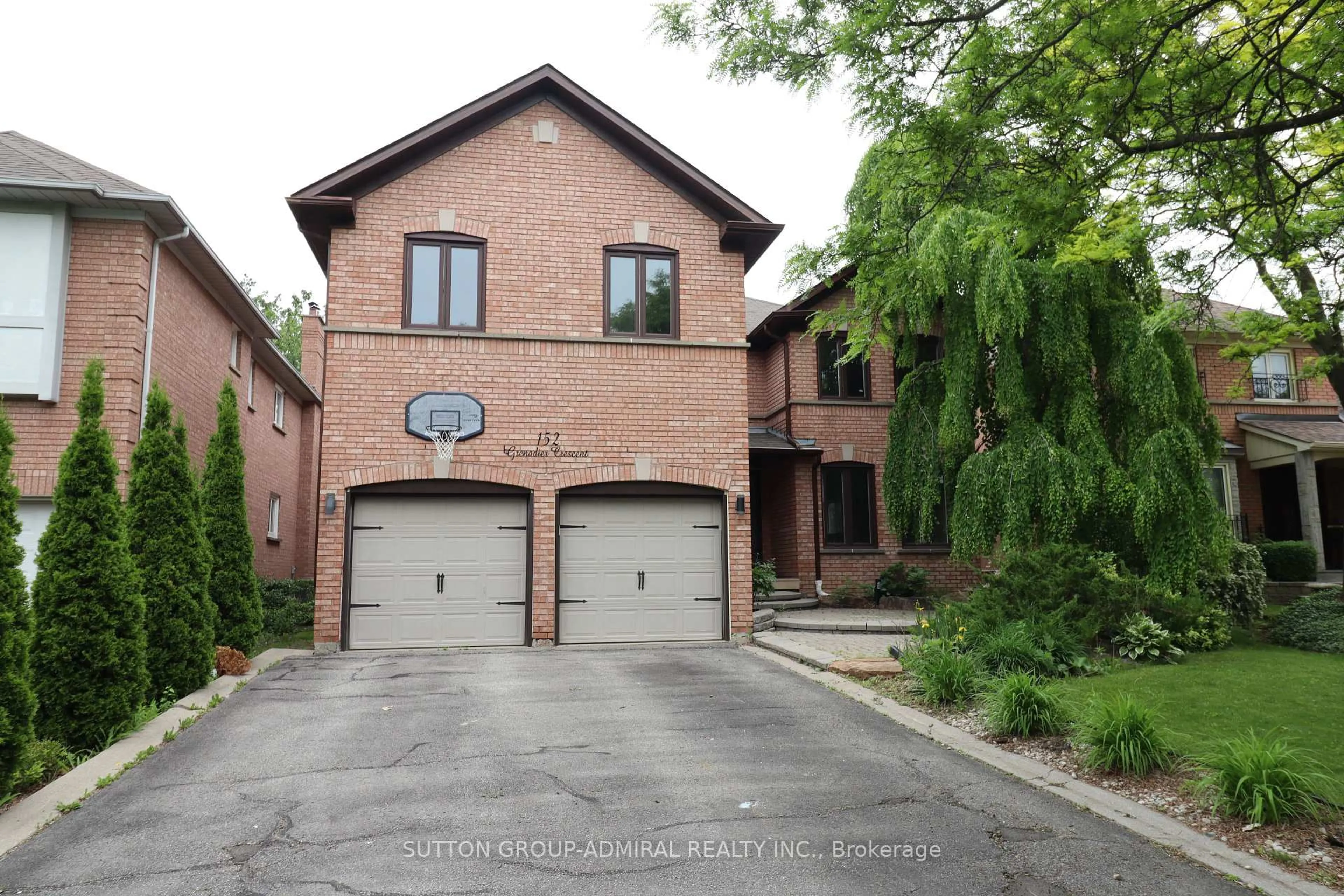 Home with brick exterior material, street for 152 Grenadier Cres, Vaughan Ontario L4J 7V6