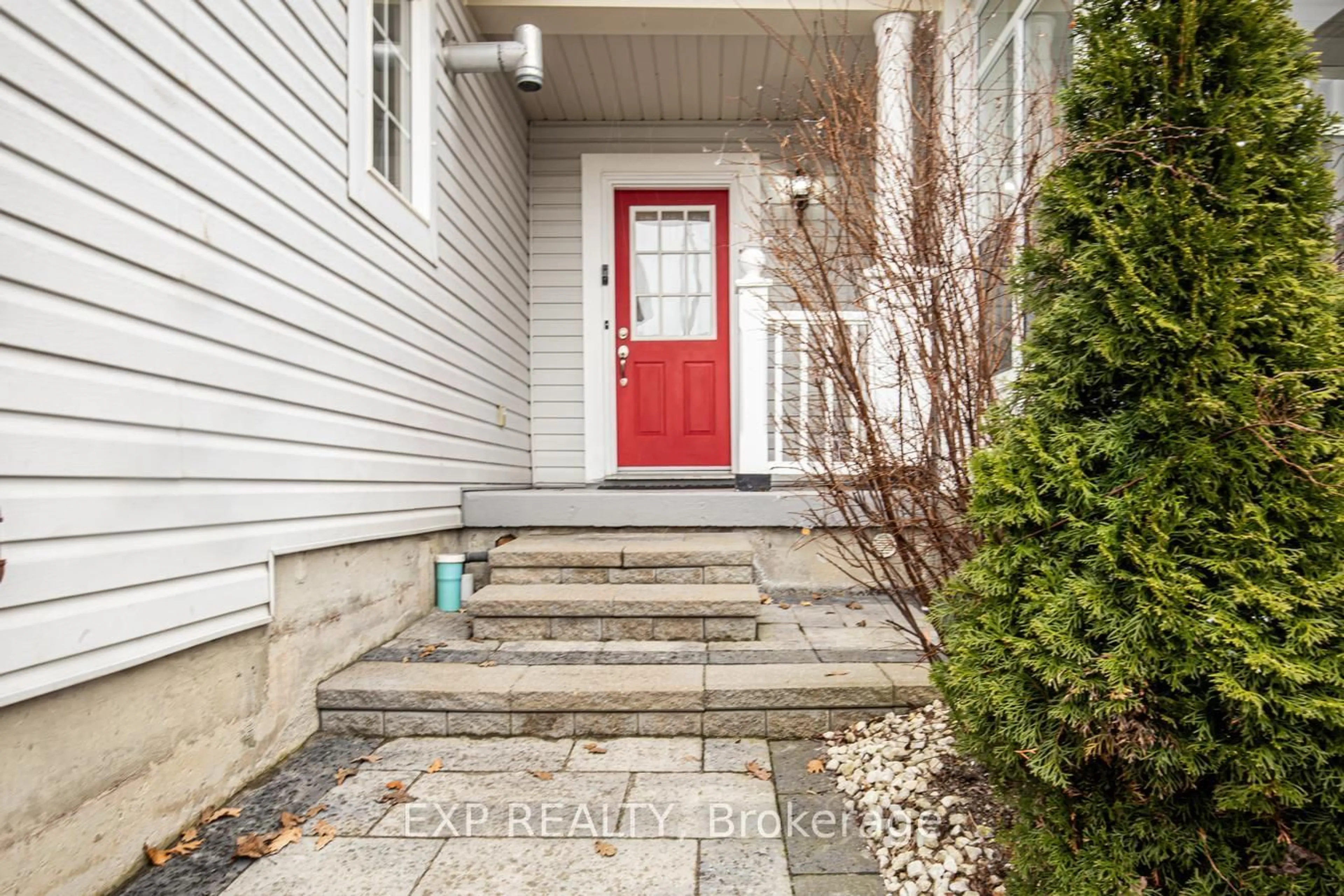 Indoor entryway for 5 Mcgahey St, New Tecumseth Ontario L0G 1W0