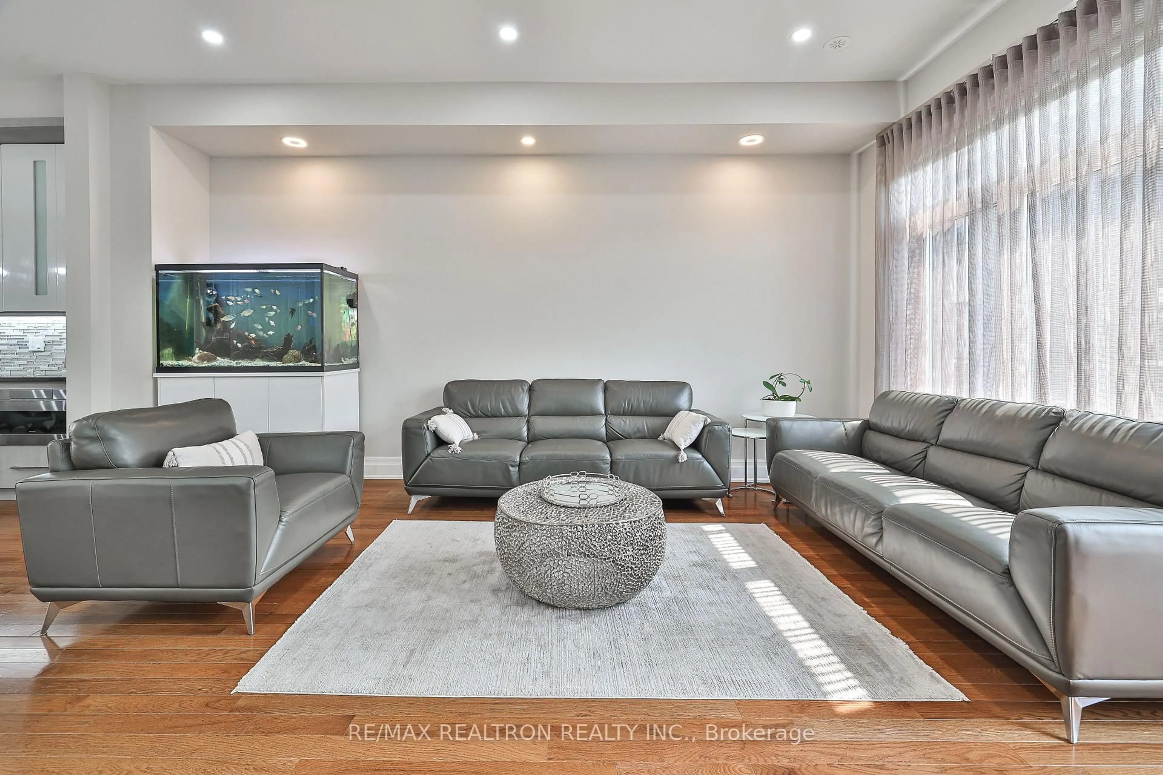 Living room with furniture, unknown for 123 Golden Tr, Vaughan Ontario L6A 5A1