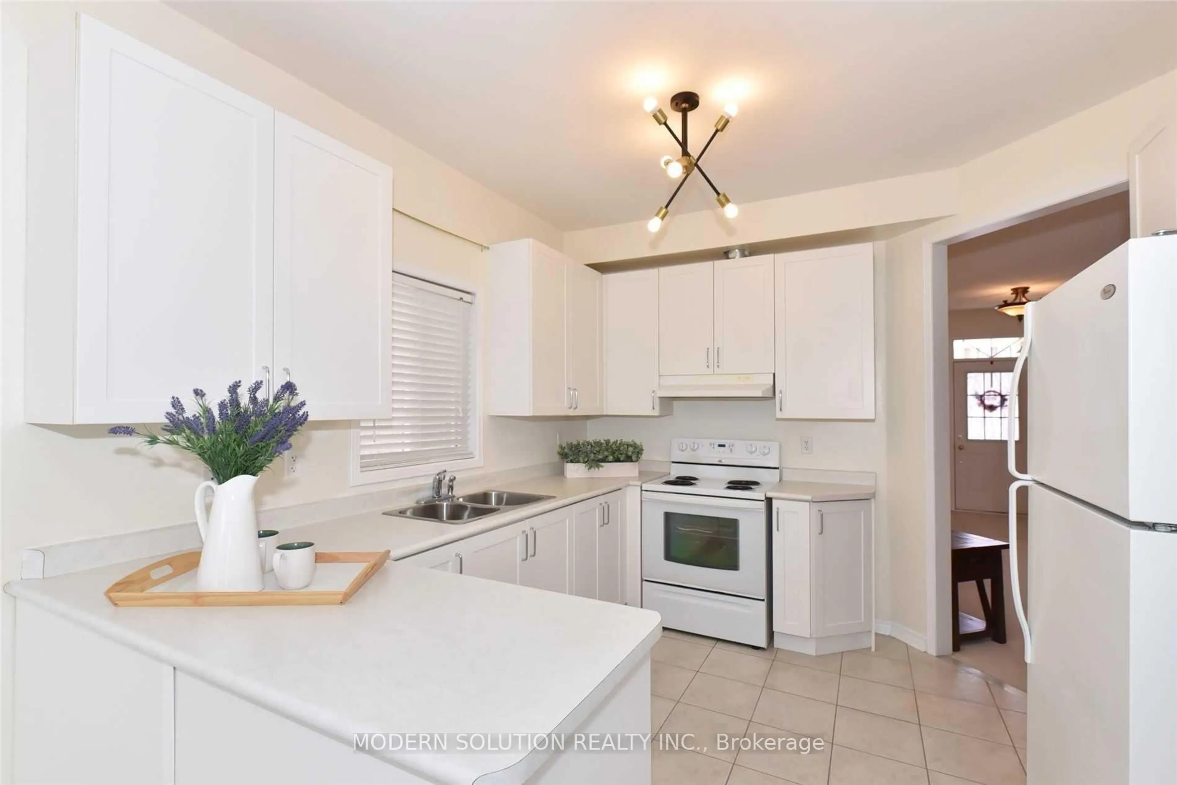 Standard kitchen, ceramic/tile floor for 86 Lebovic Dr, Richmond Hill Ontario L4E 5C1