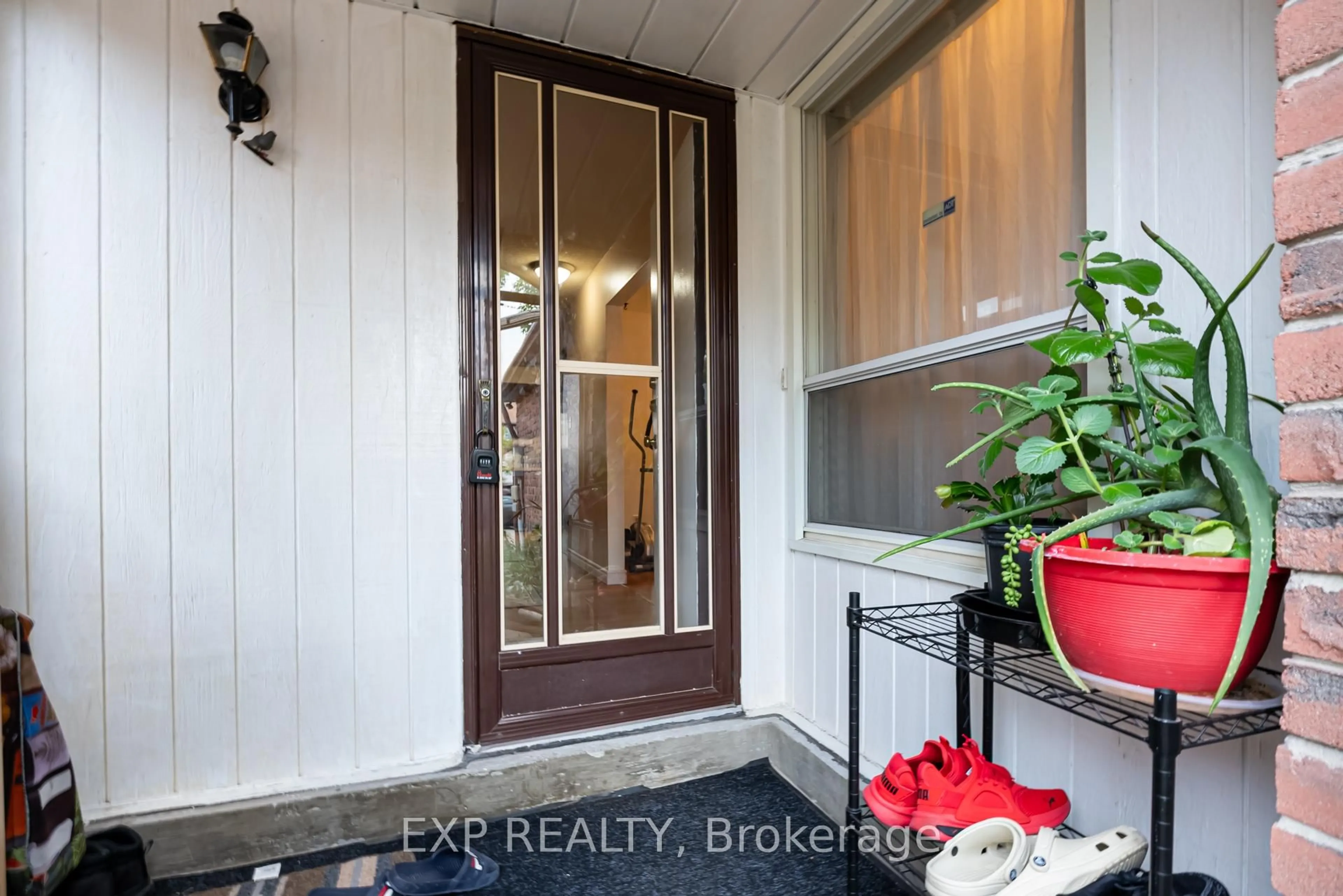 Indoor entryway for 55 Hord Cres, Vaughan Ontario L4J 3A5