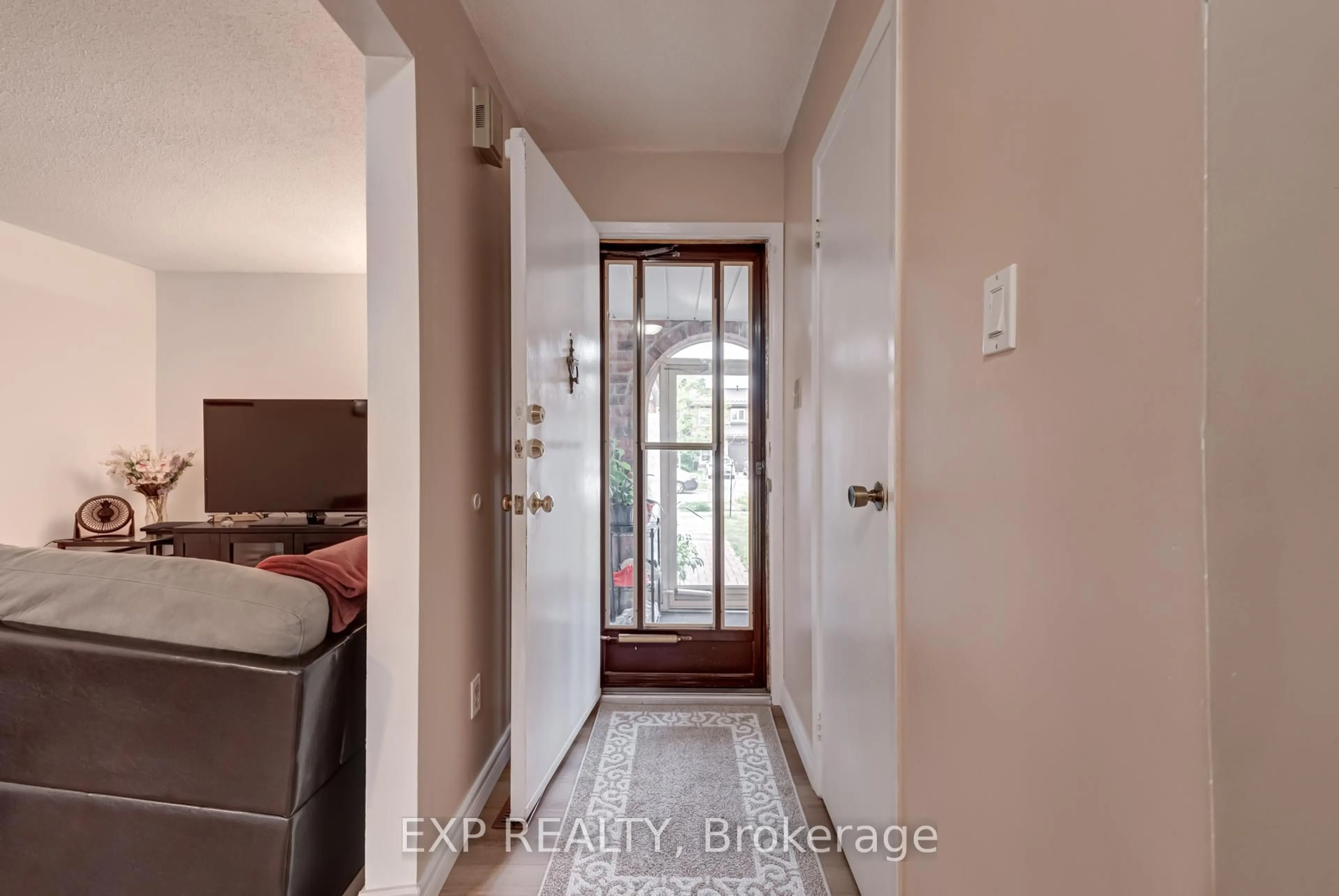 Indoor entryway for 55 Hord Cres, Vaughan Ontario L4J 3A5