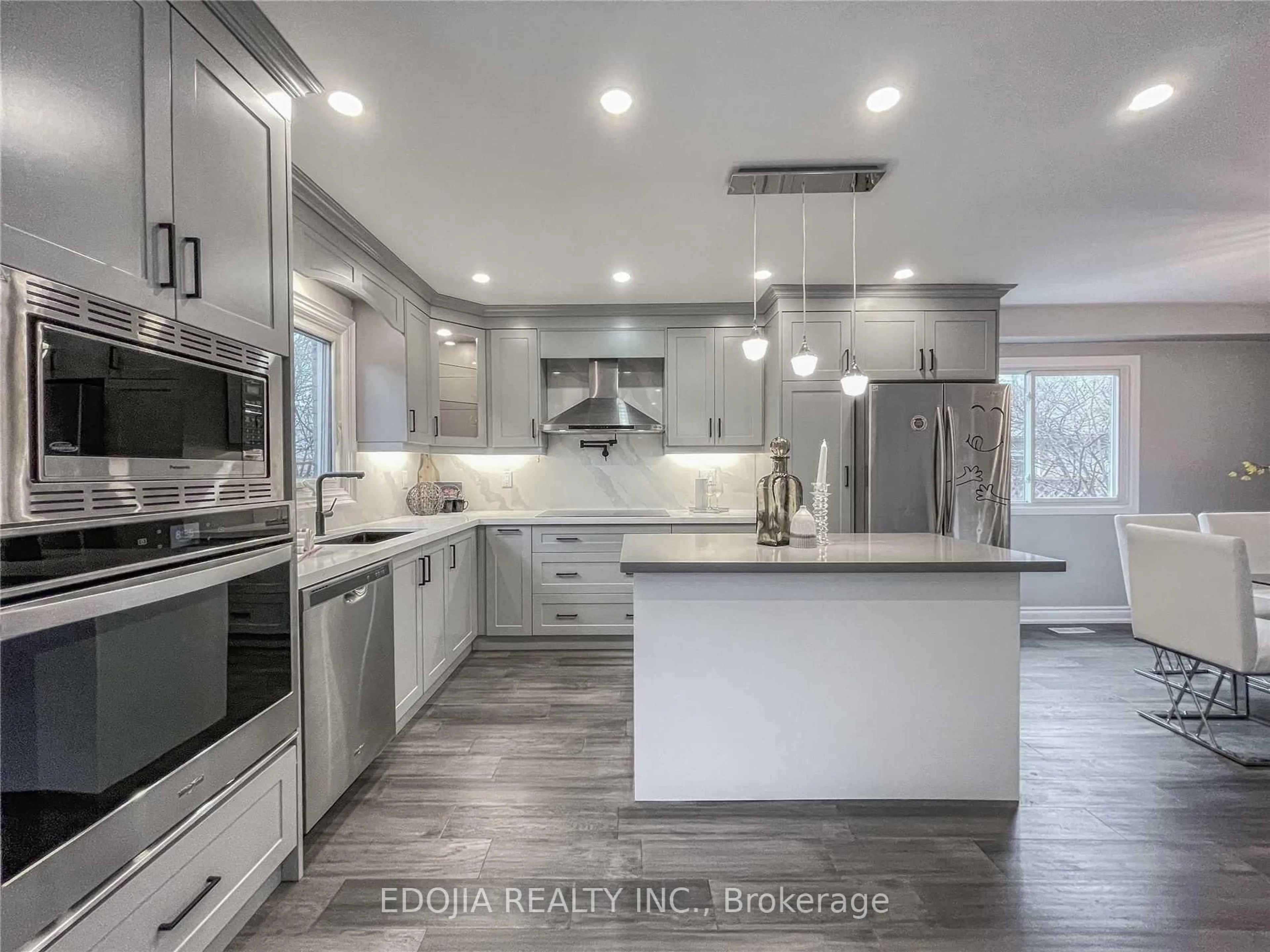 Contemporary kitchen, ceramic/tile floor for 136 Bristol Rd, Newmarket Ontario L3Y 7W8