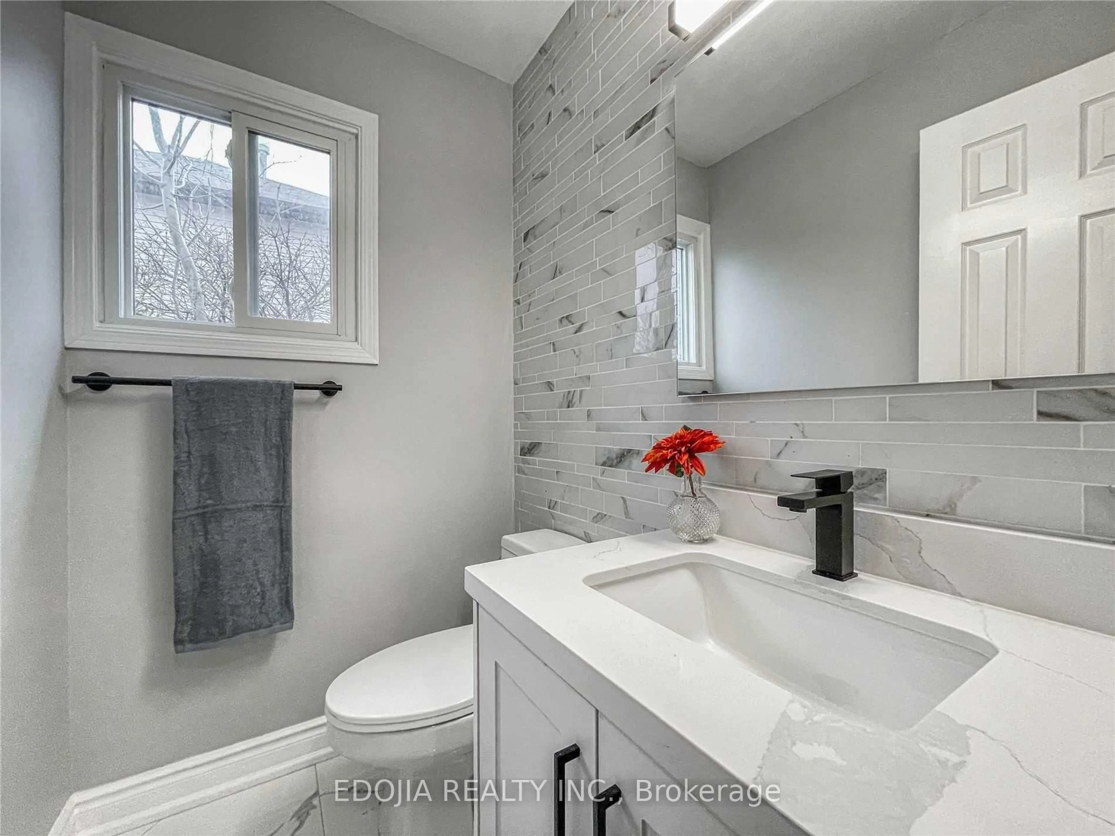 Contemporary bathroom, ceramic/tile floor for 136 Bristol Rd, Newmarket Ontario L3Y 7W8