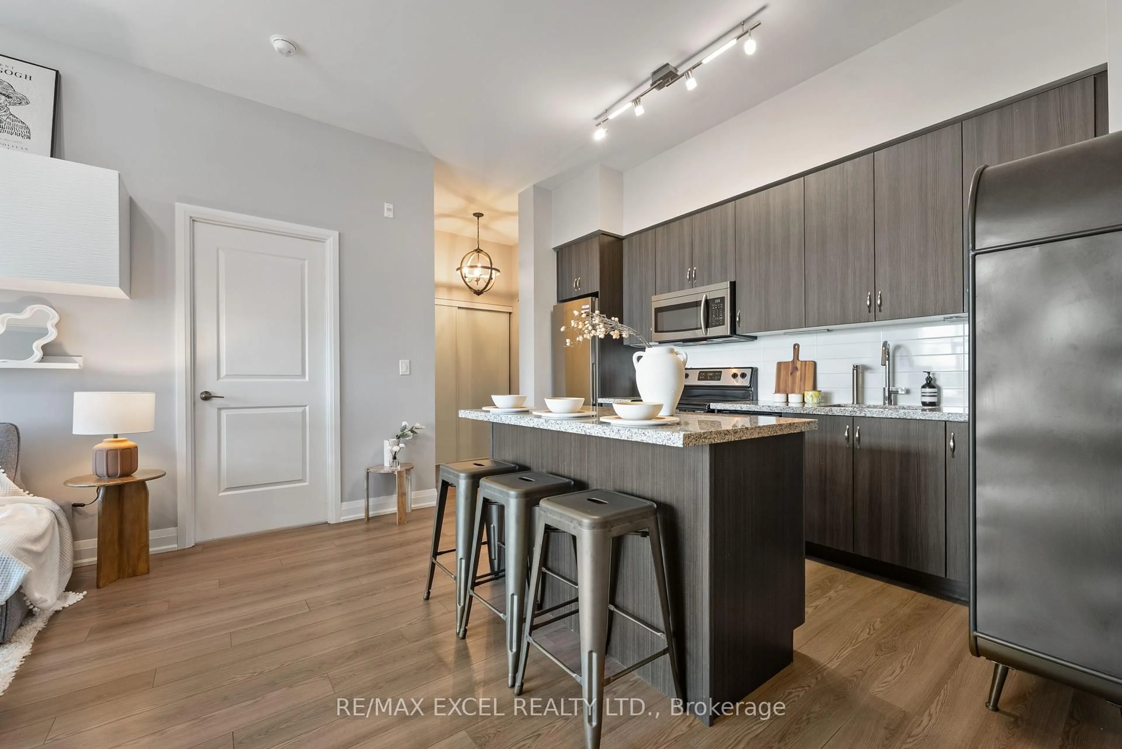 Open concept kitchen, unknown for 8763 Bayview Ave #528, Richmond Hill Ontario L4B 3V1