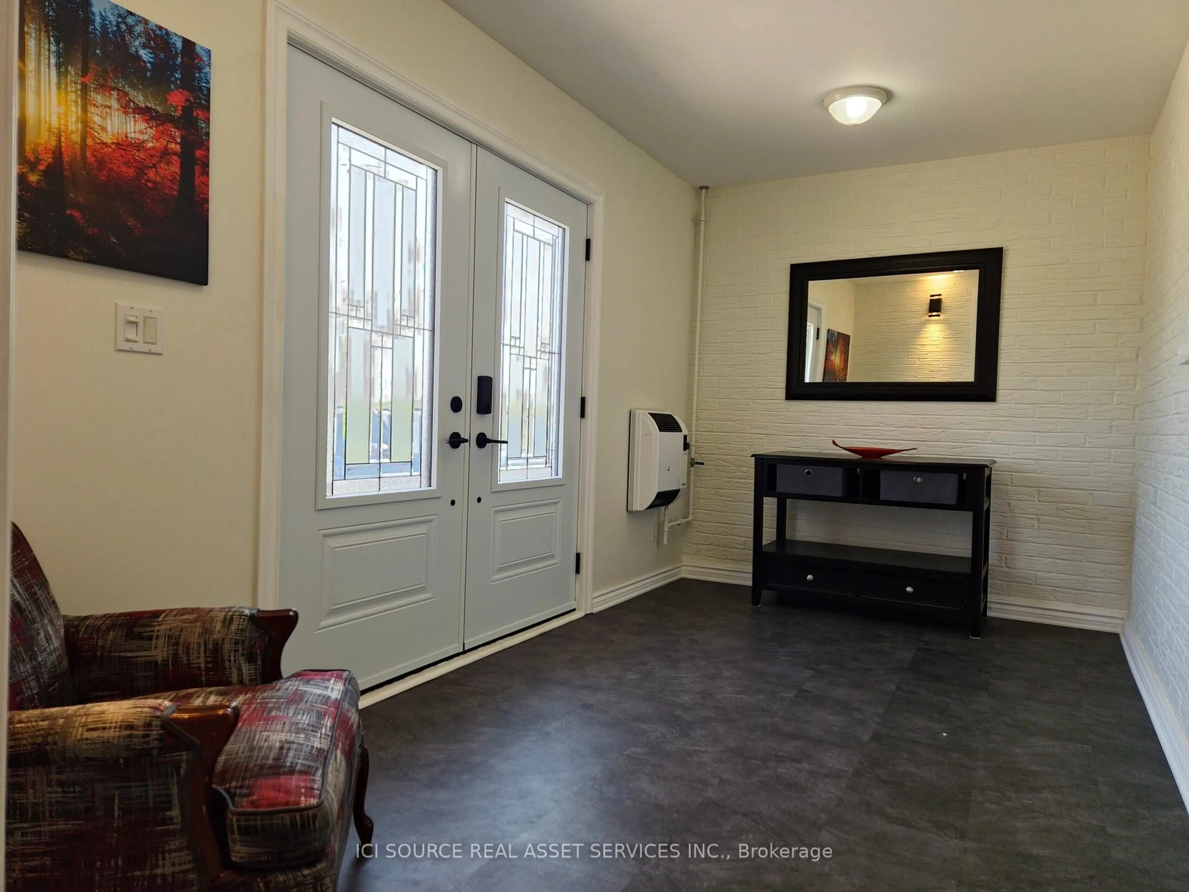 Indoor entryway for 653 Simcoe St, Brock Ontario L0K 1A0