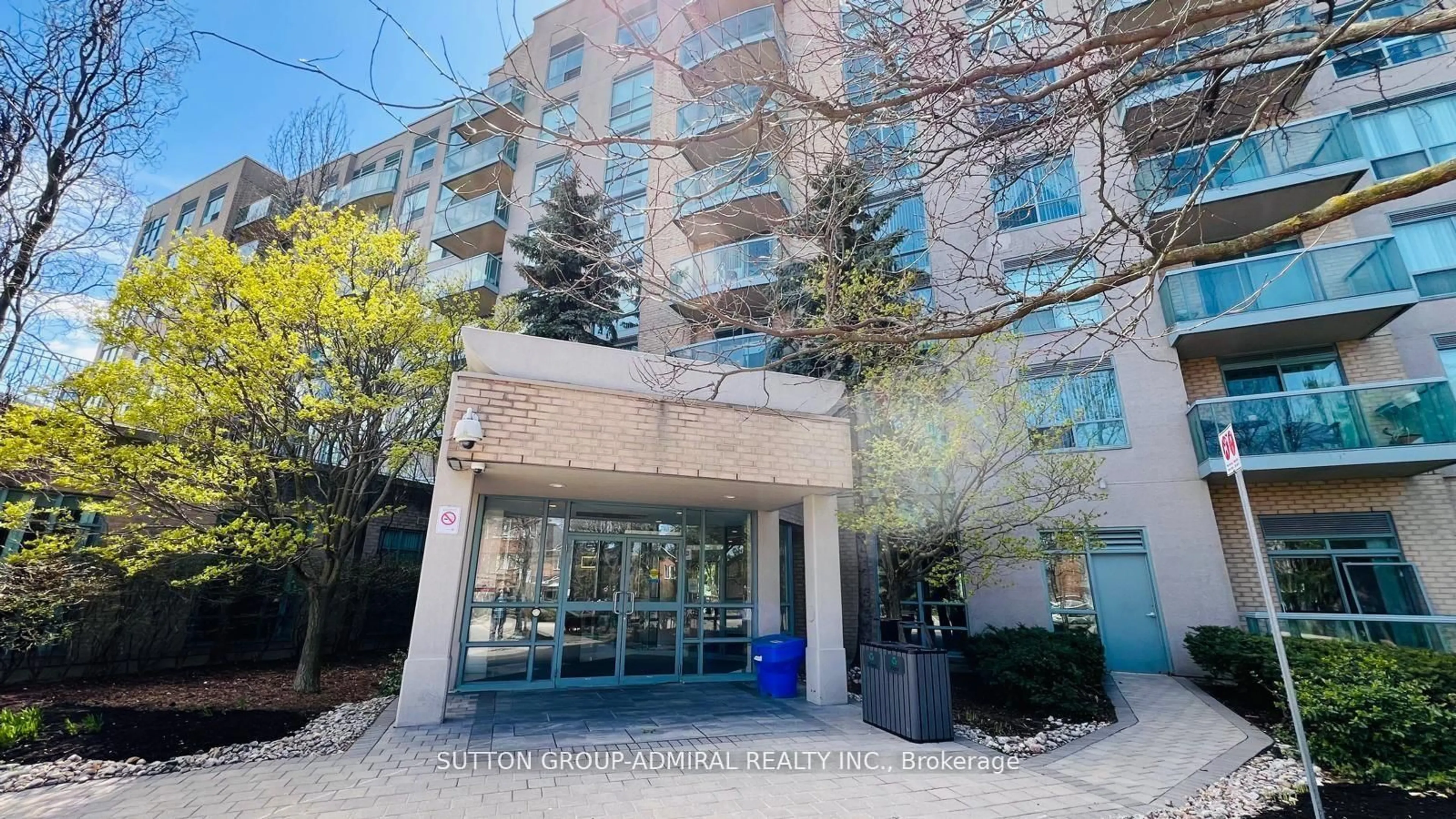 Indoor foyer for 3 Ellesmere St #PH18, Richmond Hill Ontario L4B 4N2