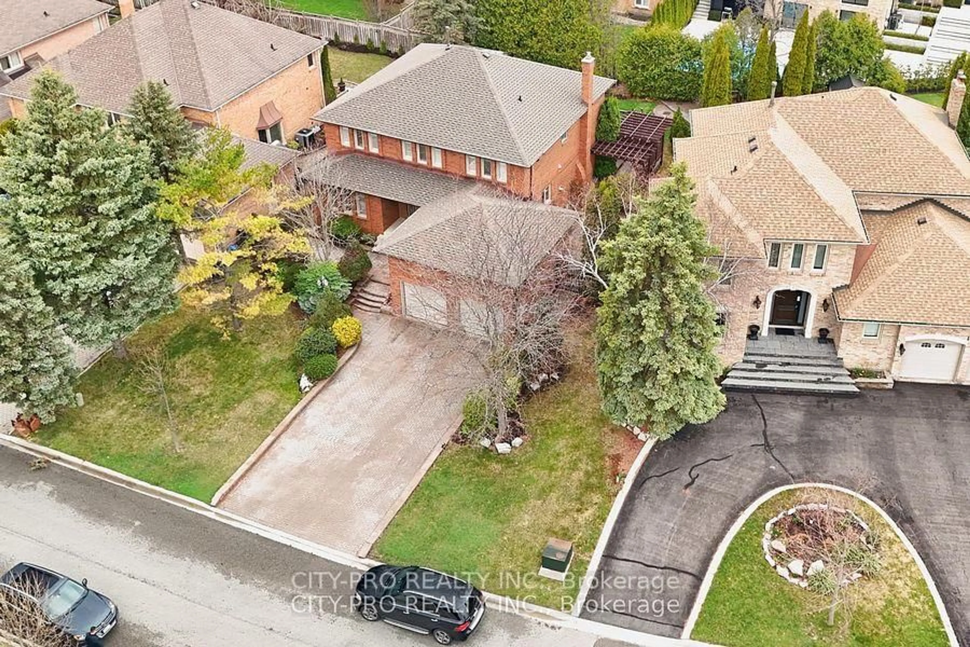 A pic from outside/outdoor area/front of a property/back of a property/a pic from drone, street for 58 Rossmull Cres, Vaughan Ontario L4L 7C8