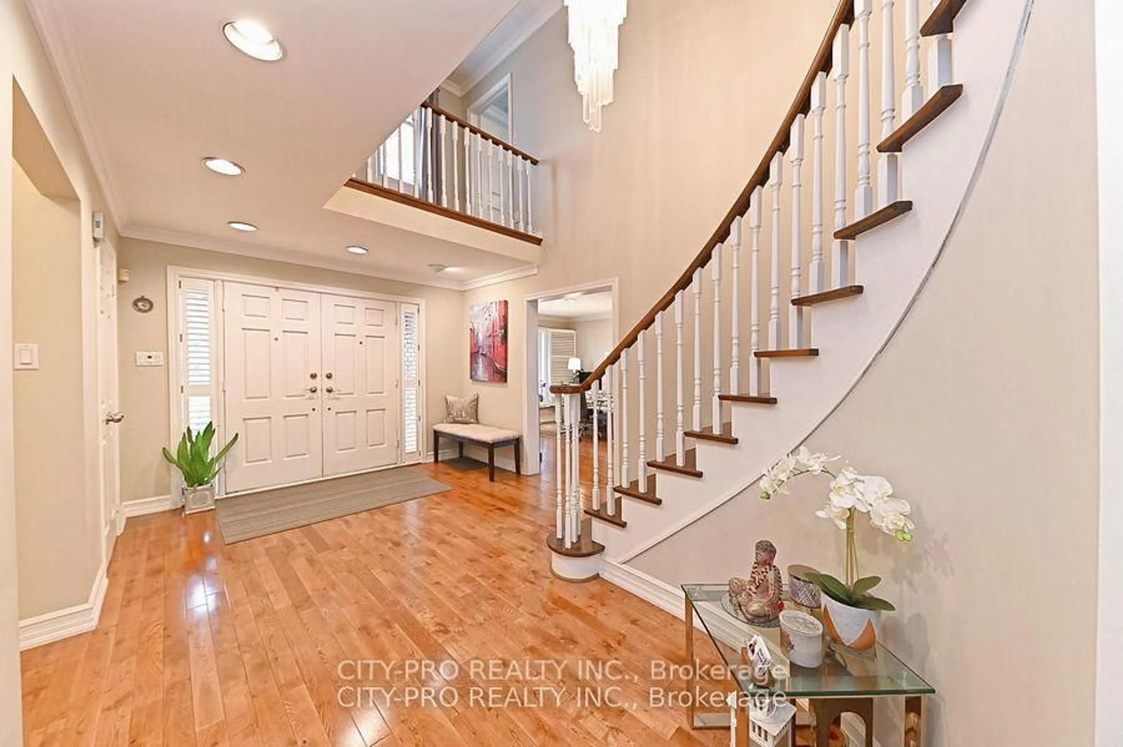 Indoor entryway for 58 Rossmull Cres, Vaughan Ontario L4L 7C8