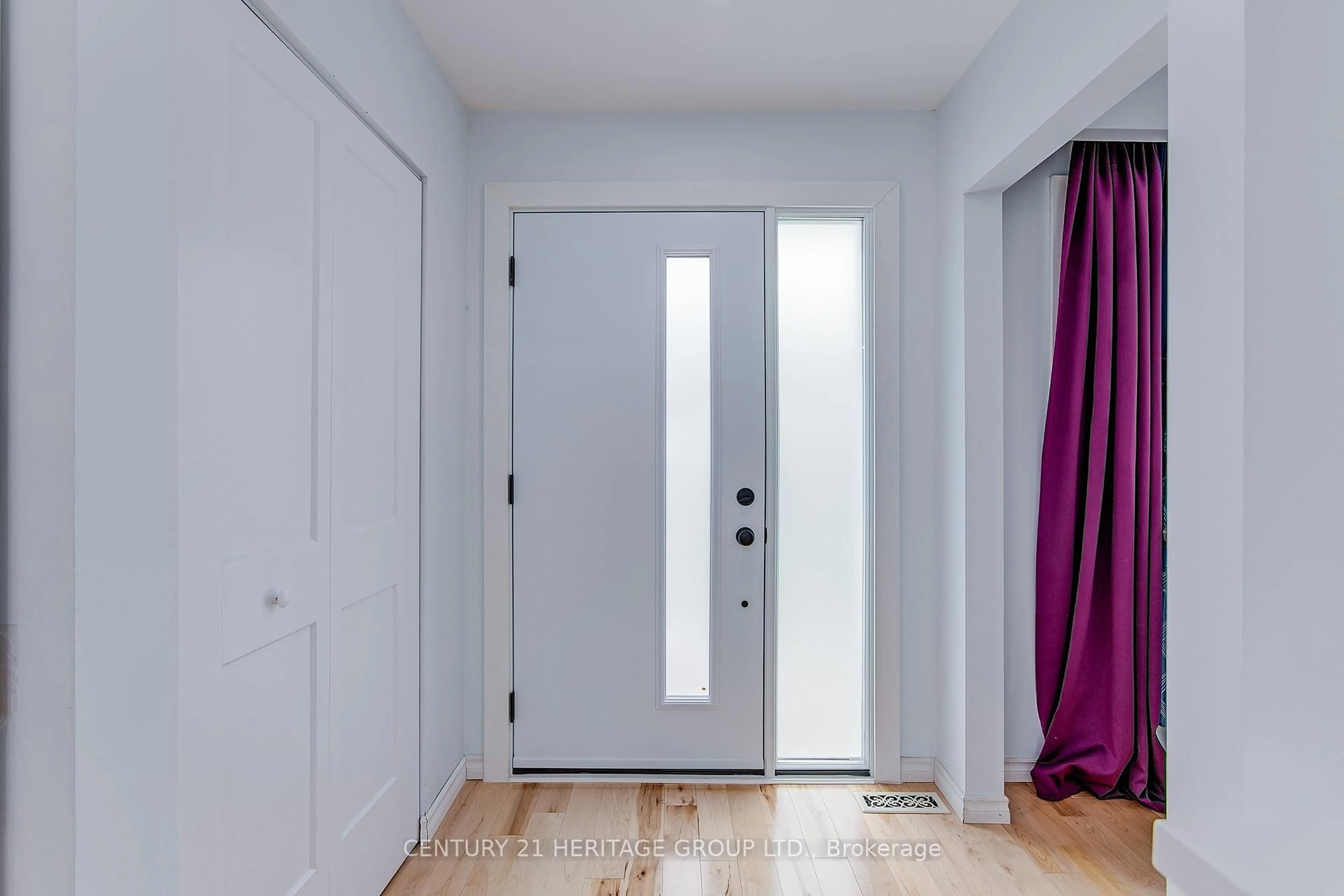 Indoor entryway for 68 Adeline Ave, New Tecumseth Ontario L0G 1W0