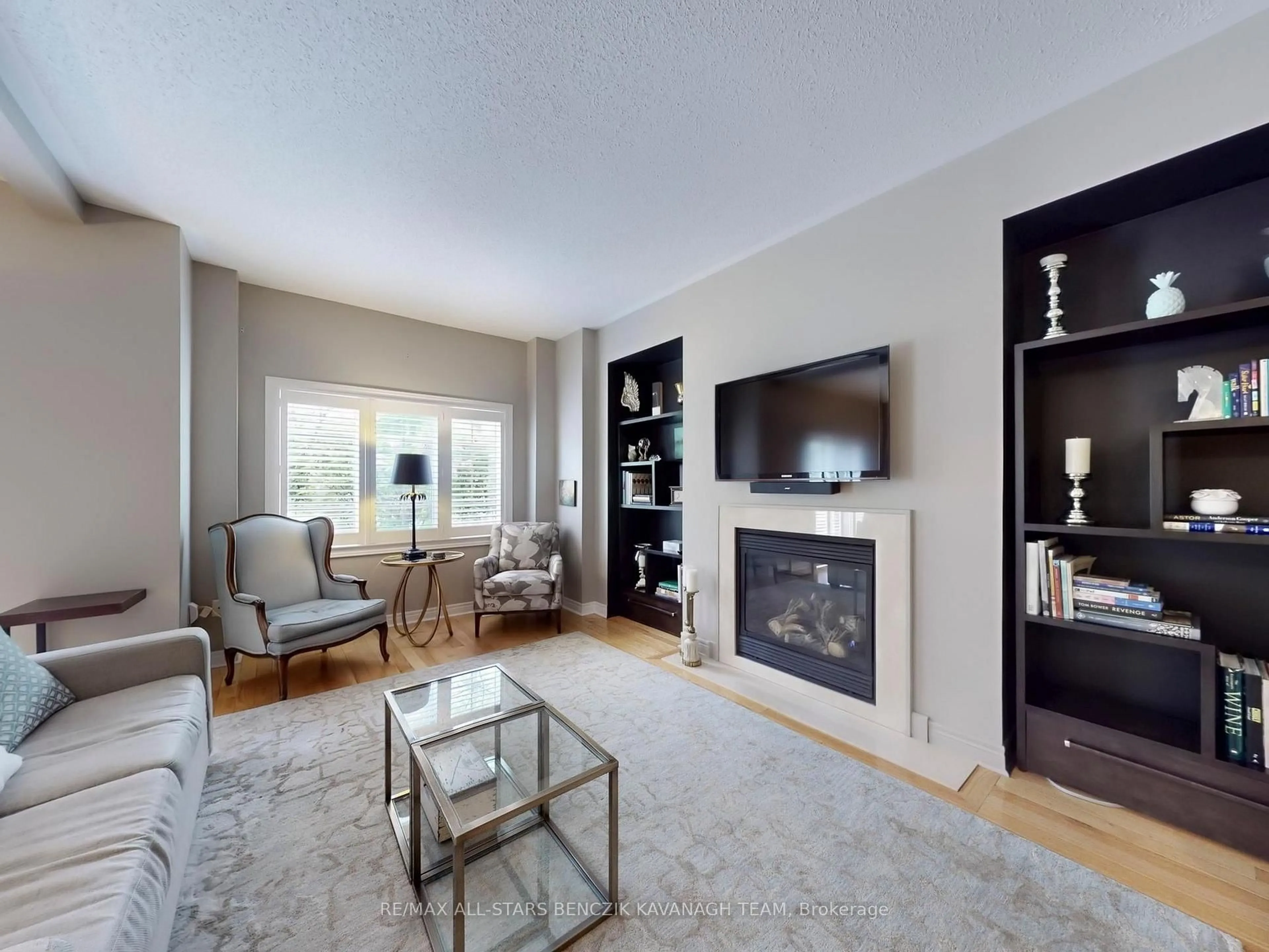 Living room with furniture, unknown for 111 Louisbourg Way, Markham Ontario L6E 2A2