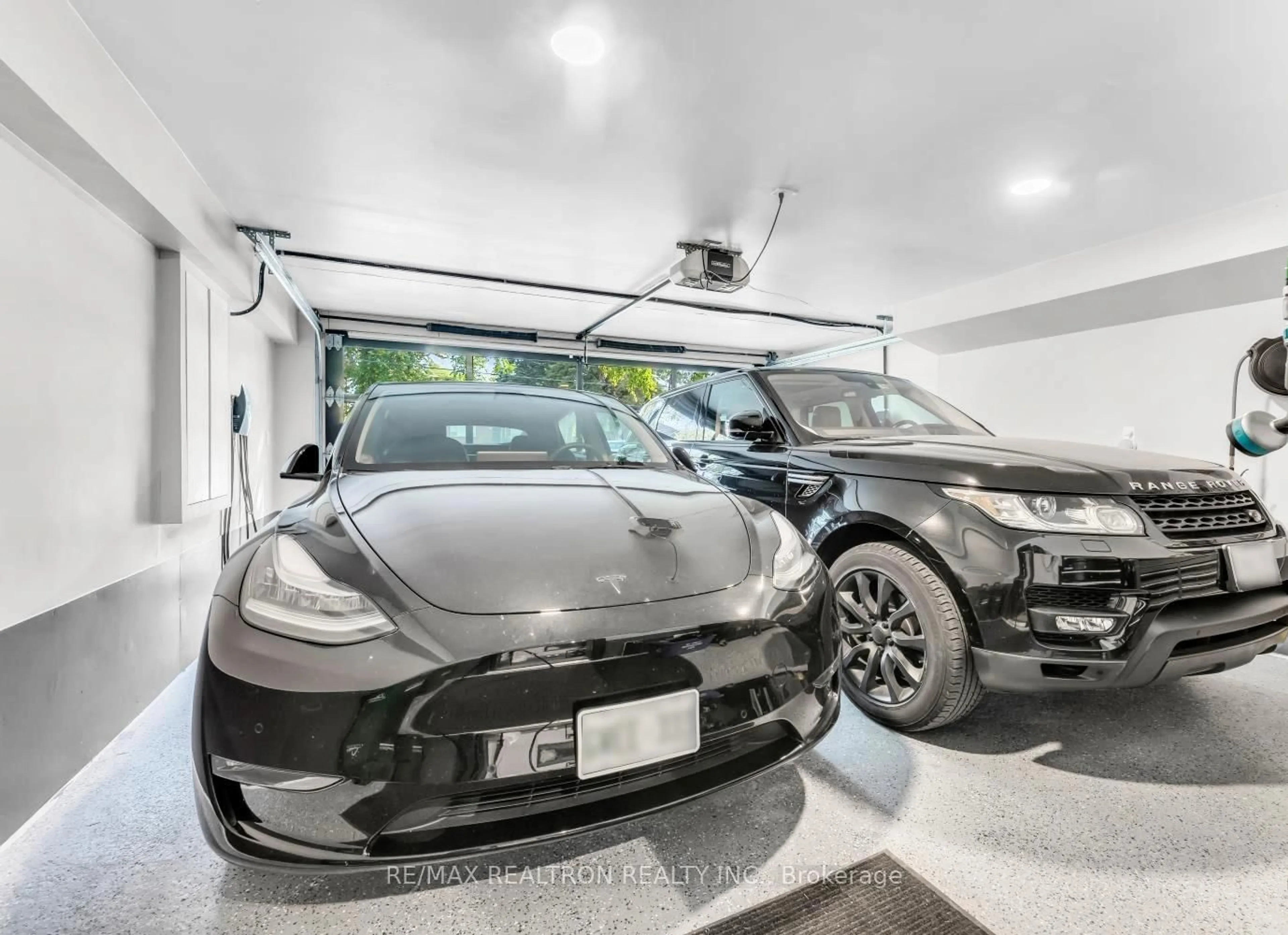 Indoor garage for 156 Garden Ave, Richmond Hill Ontario L4C 6M2