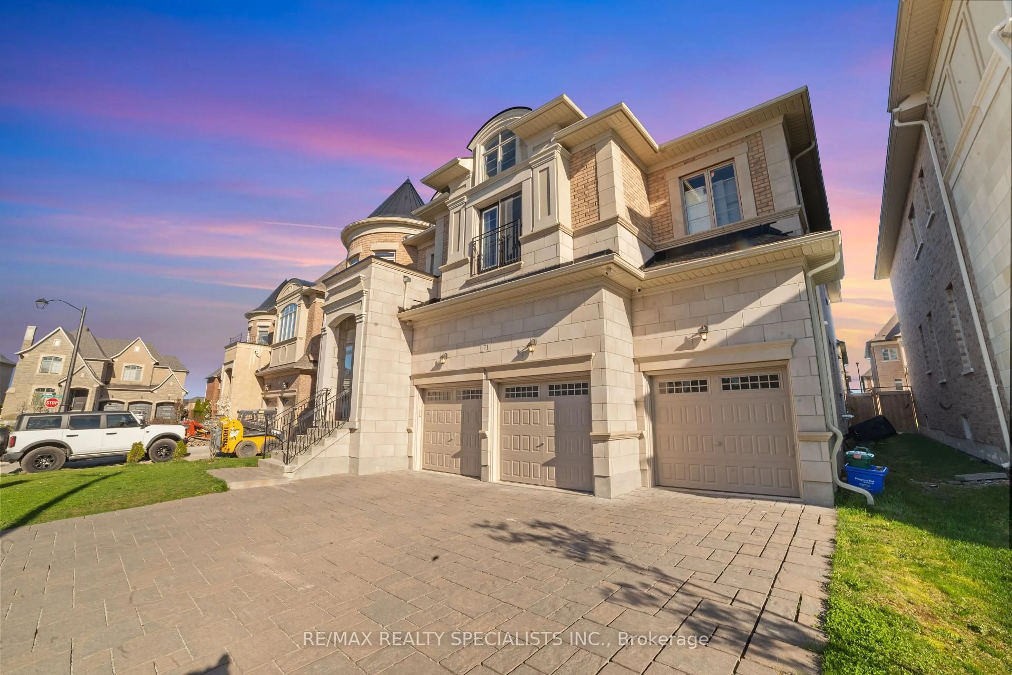 A pic from outside/outdoor area/front of a property/back of a property/a pic from drone, street for 71 Nave St, Vaughan Ontario L4H 3N5