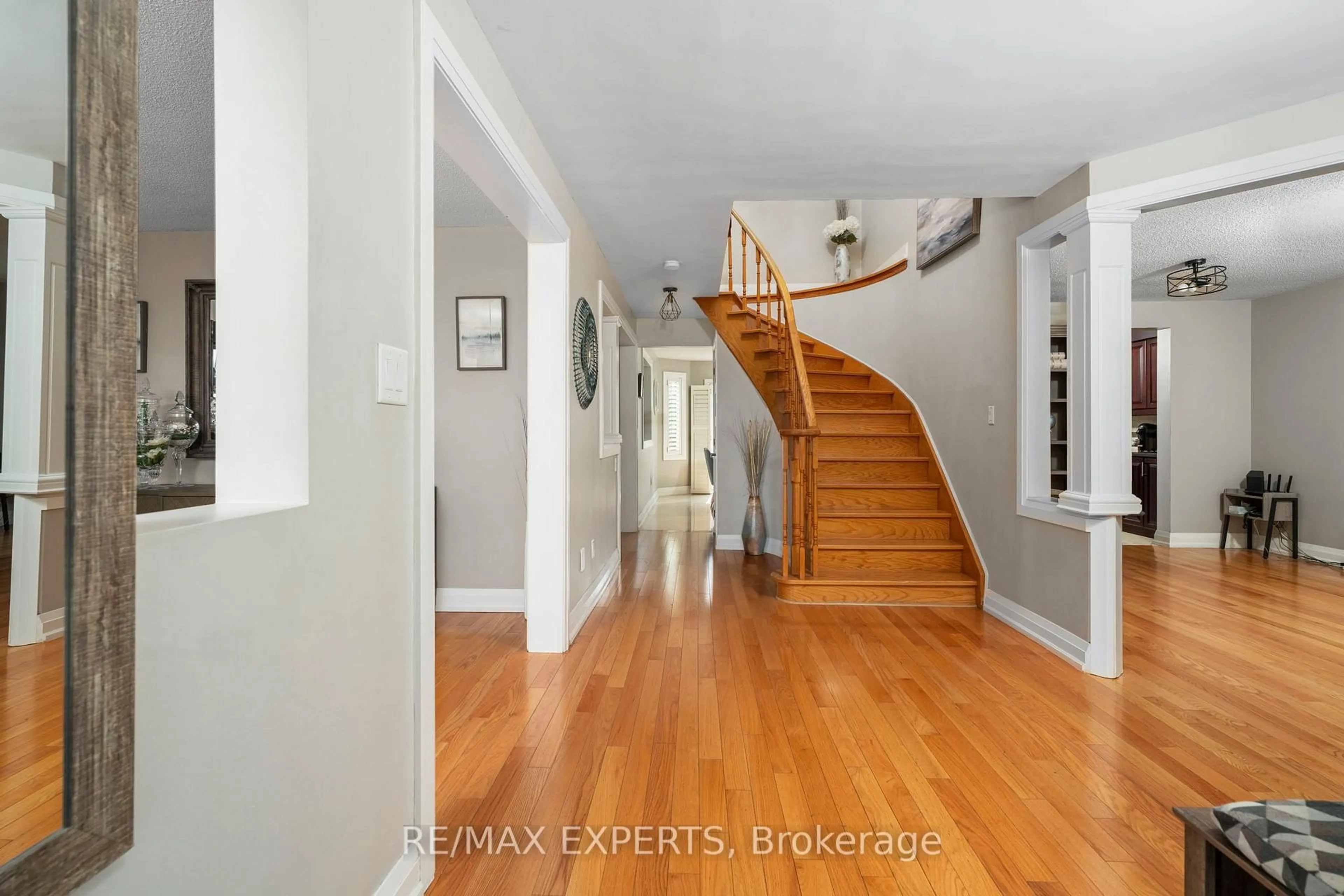 Unknown for 231 Ridgefield Cres, Vaughan Ontario L6A 1J6