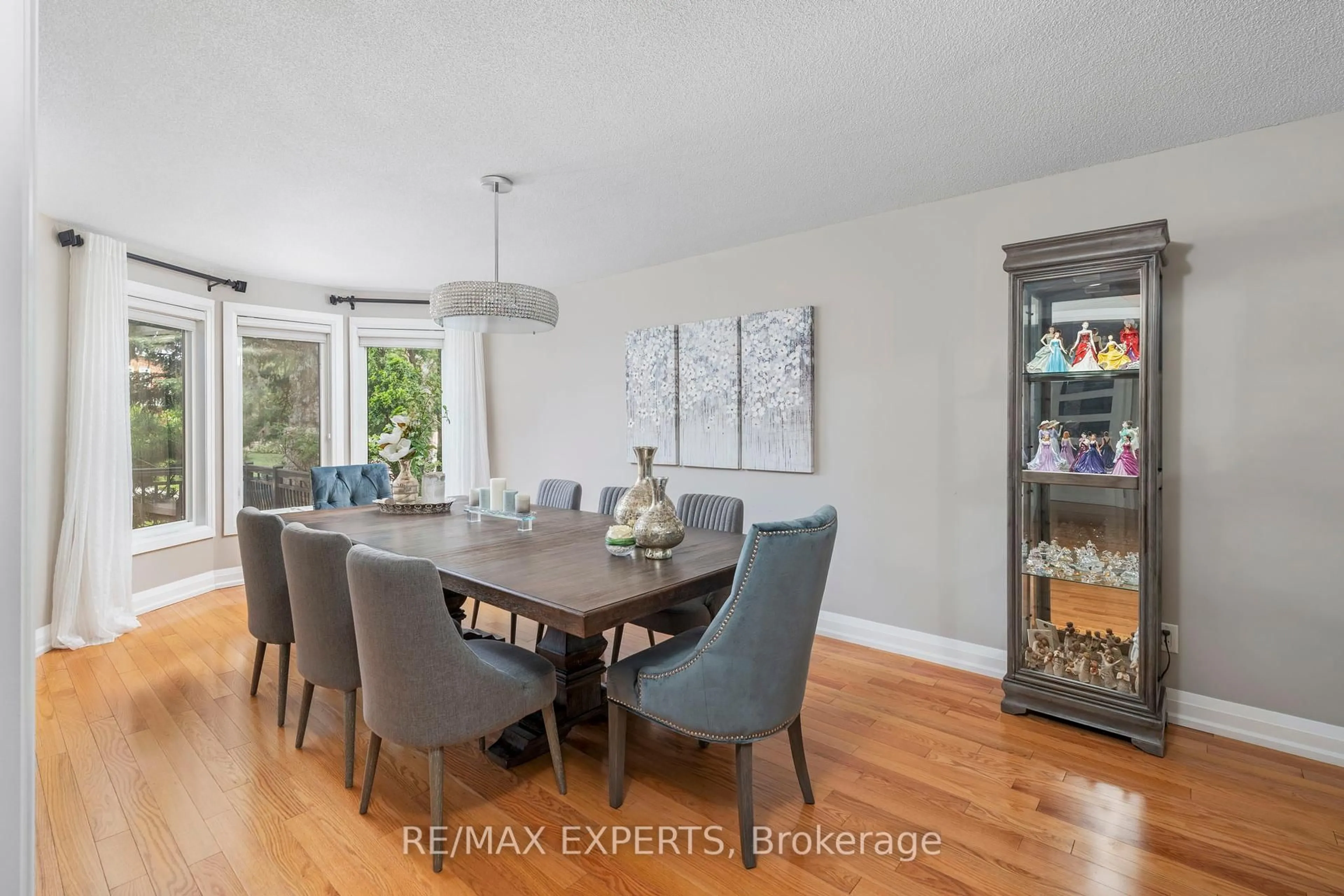 Dining room, wood/laminate floor for 231 Ridgefield Cres, Vaughan Ontario L6A 1J6