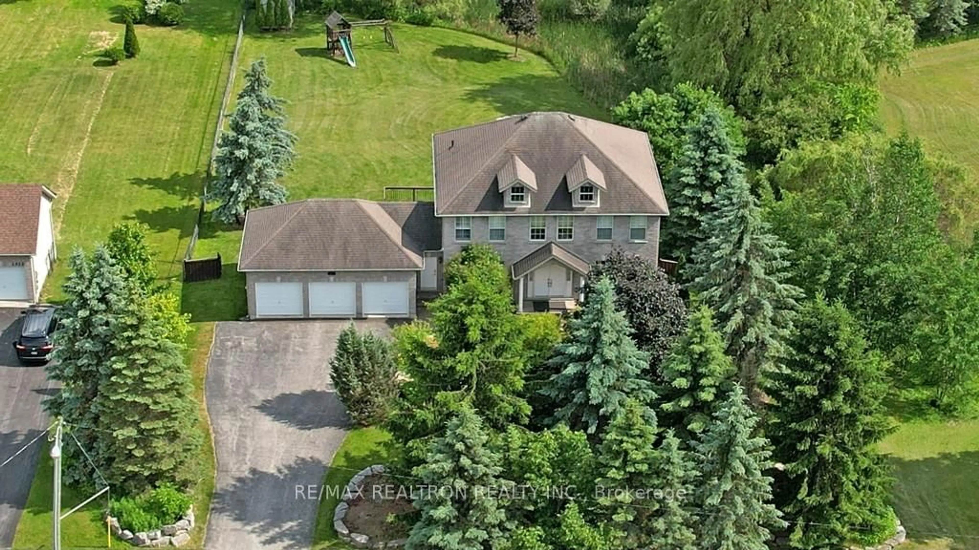 A pic from outside/outdoor area/front of a property/back of a property/a pic from drone, street for 1911 Mount Albert Rd, East Gwillimbury Ontario L0G 1V0