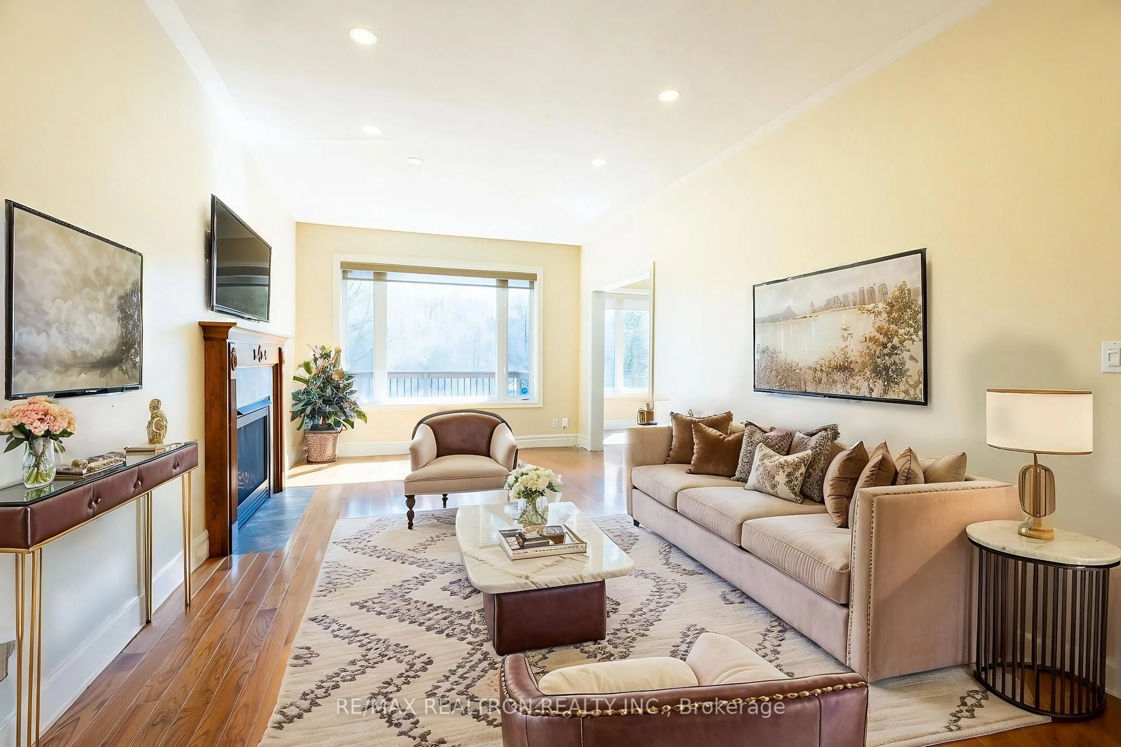 Living room with furniture, unknown for 1911 Mount Albert Rd, East Gwillimbury Ontario L0G 1V0