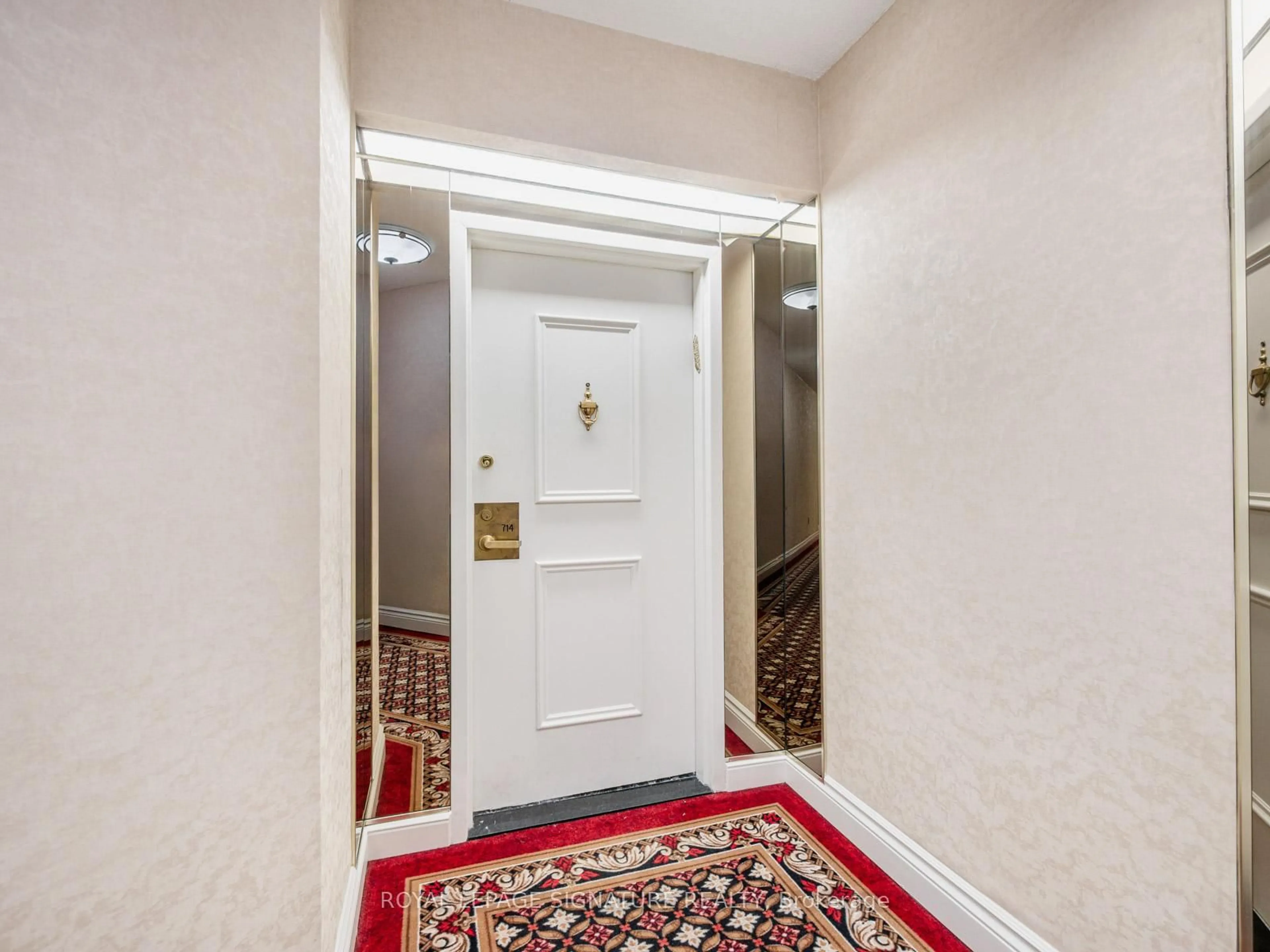 Indoor foyer for 333 Clark Ave #714, Vaughan Ontario L4J 7K4