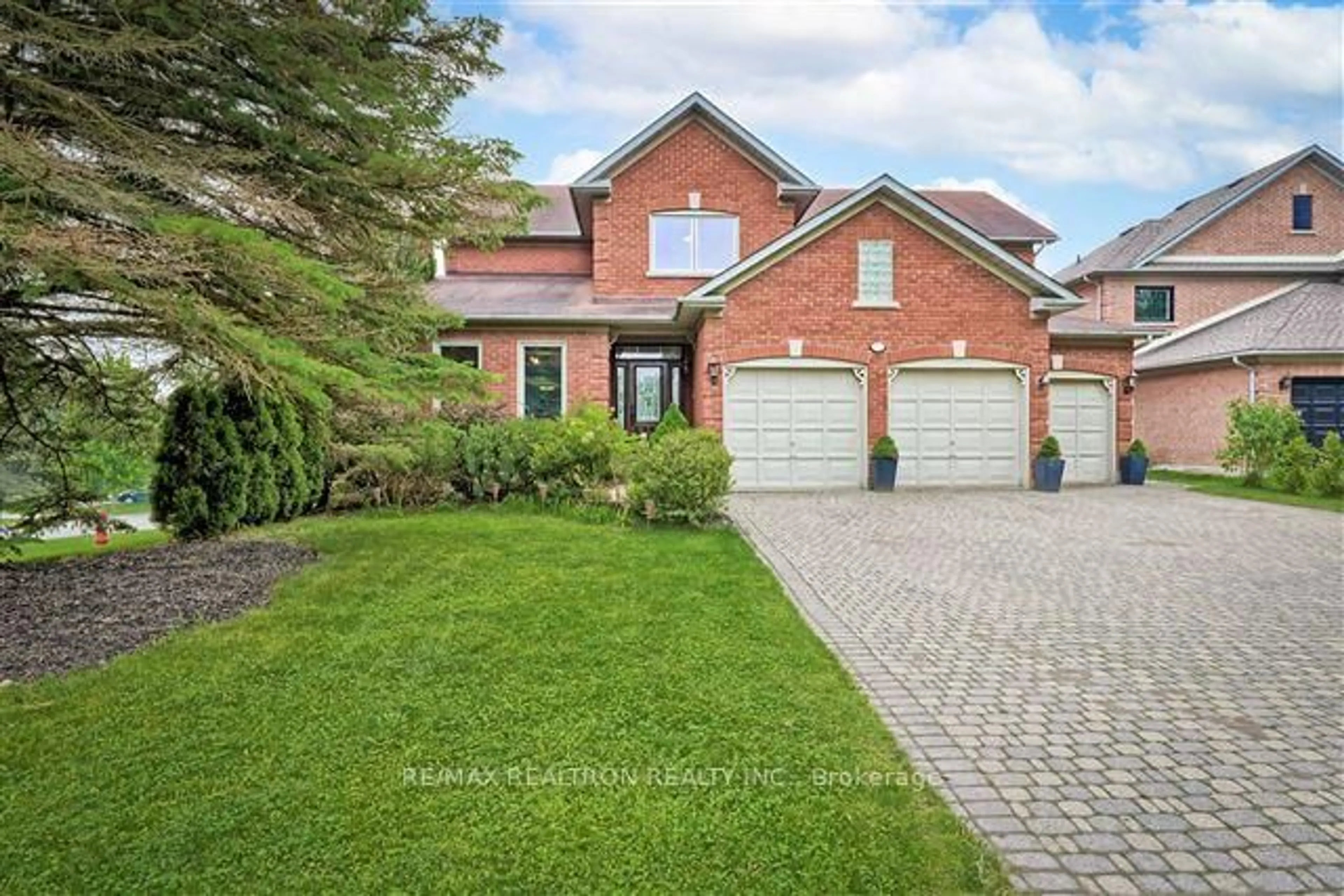 Home with brick exterior material, street for 852 Norwick Rd, Newmarket Ontario L3X 1K8