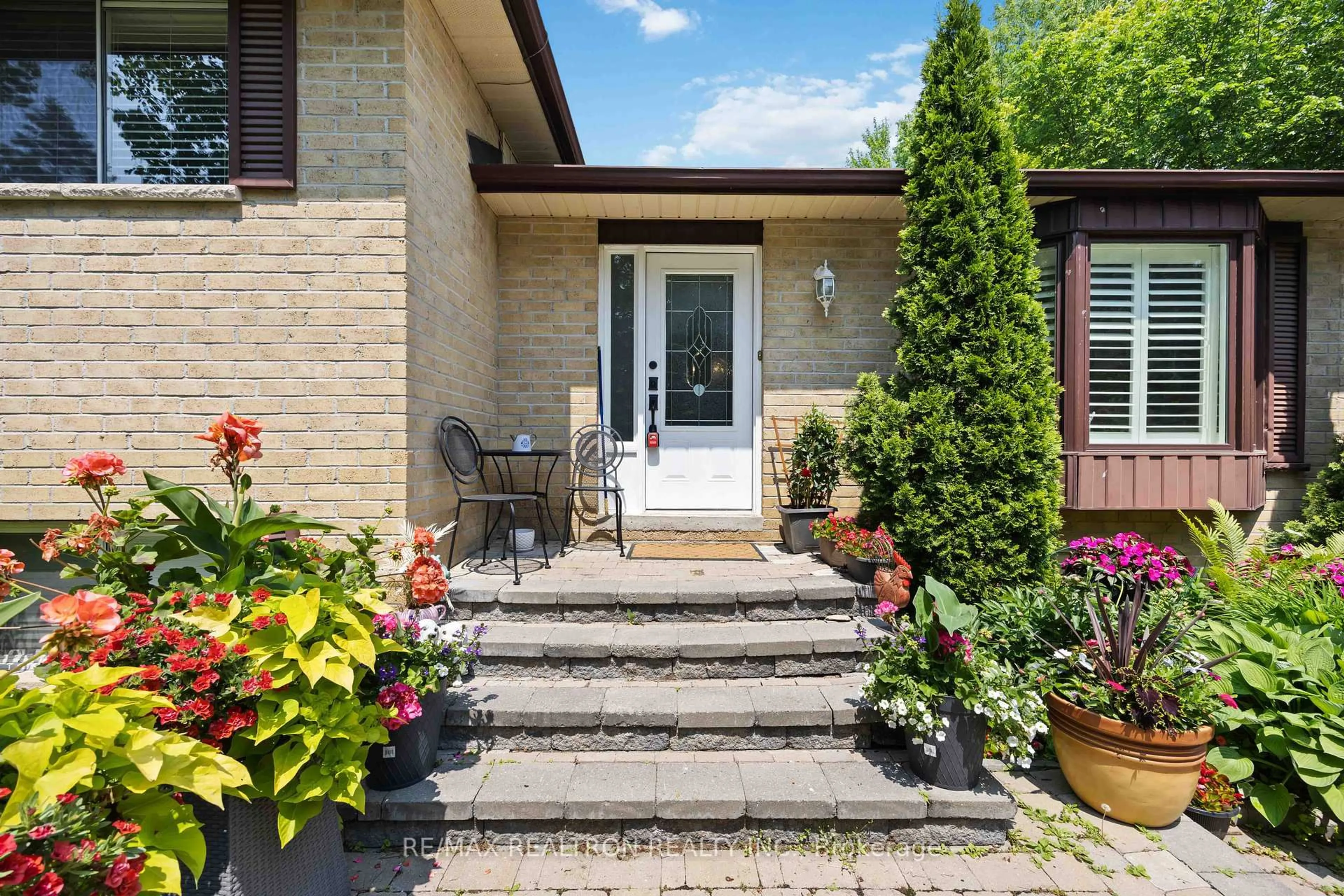 Home with brick exterior material, street for 6 Amberglen Crt, East Gwillimbury Ontario L0G 1H0