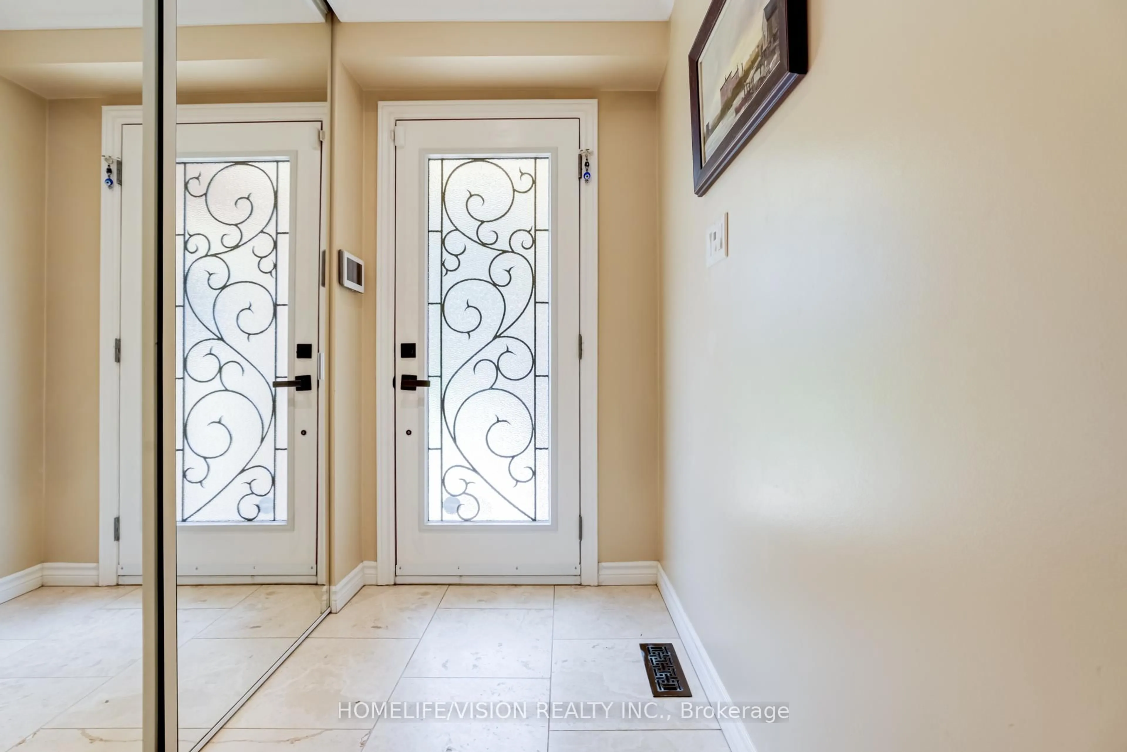 Indoor entryway for 92 Trothen Circ, Markham Ontario L3P 4H6