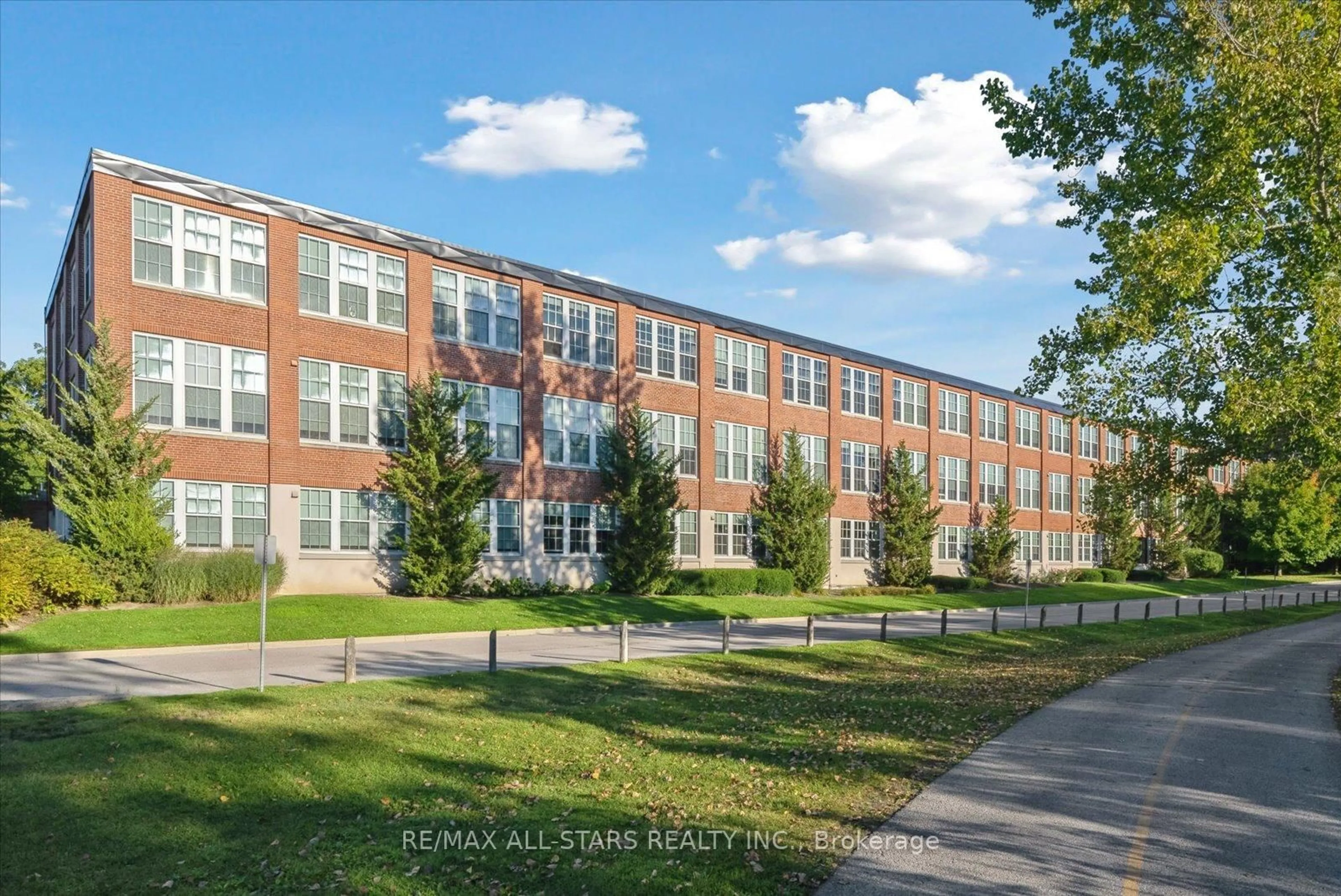 Unknown for 543 Timothy St #113, Newmarket Ontario L3Y 1R1