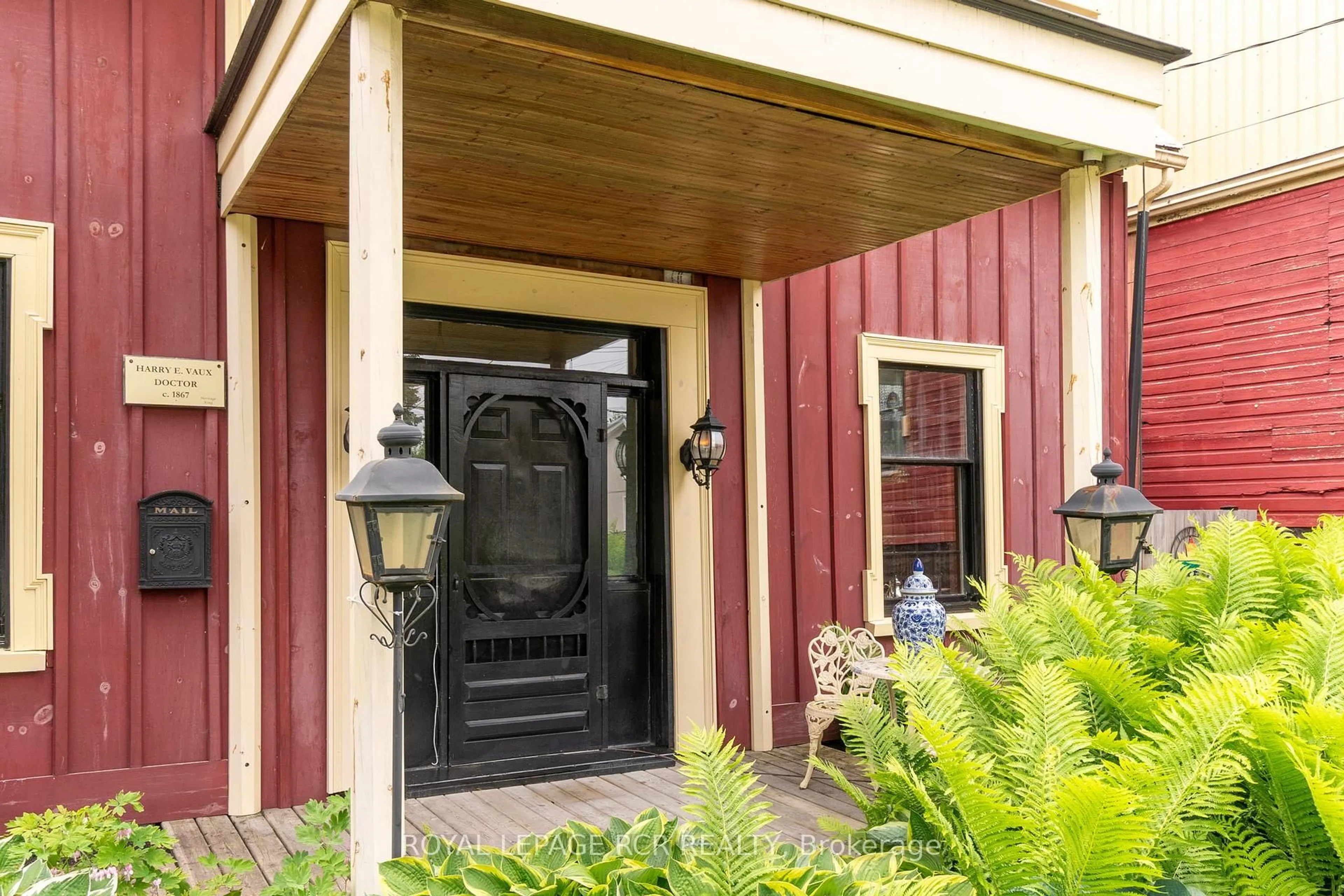 Indoor entryway for 349 Main St, King Ontario L0G 1T0