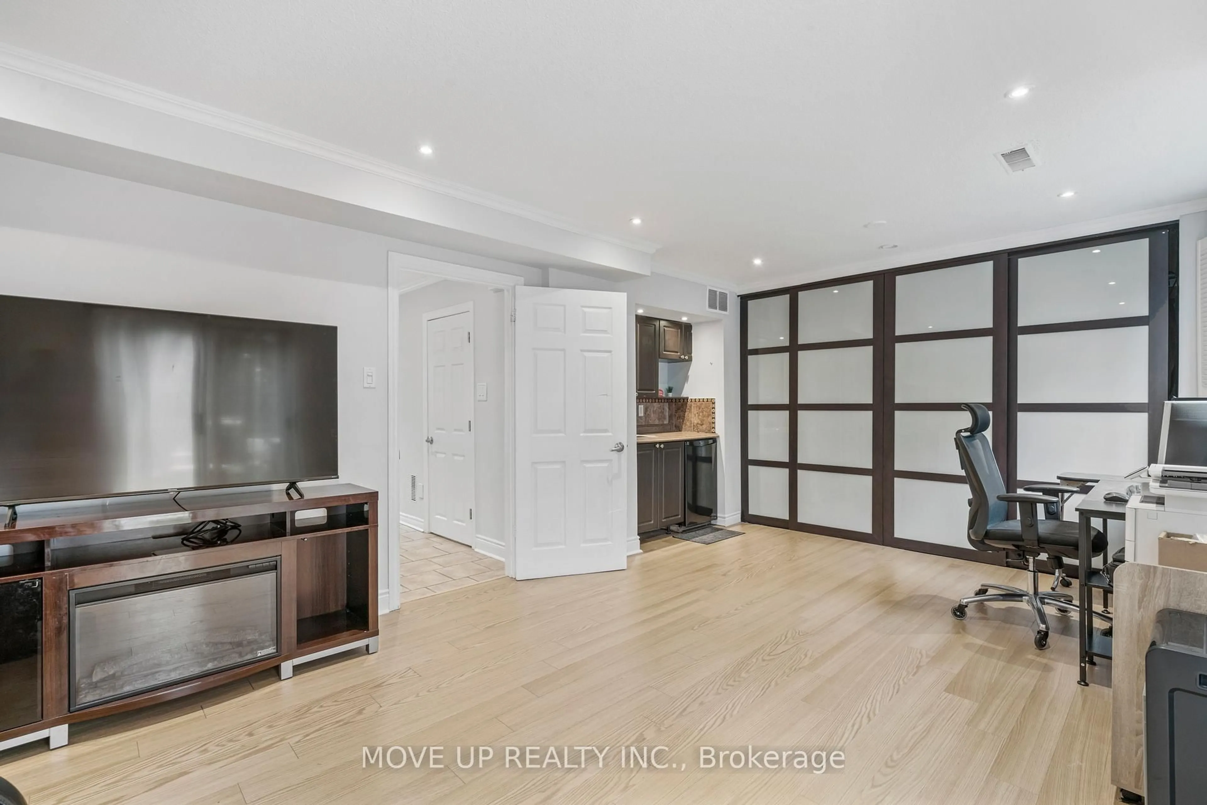 Unknown for 14 Poplar Cres, Aurora Ontario L4G 3L3