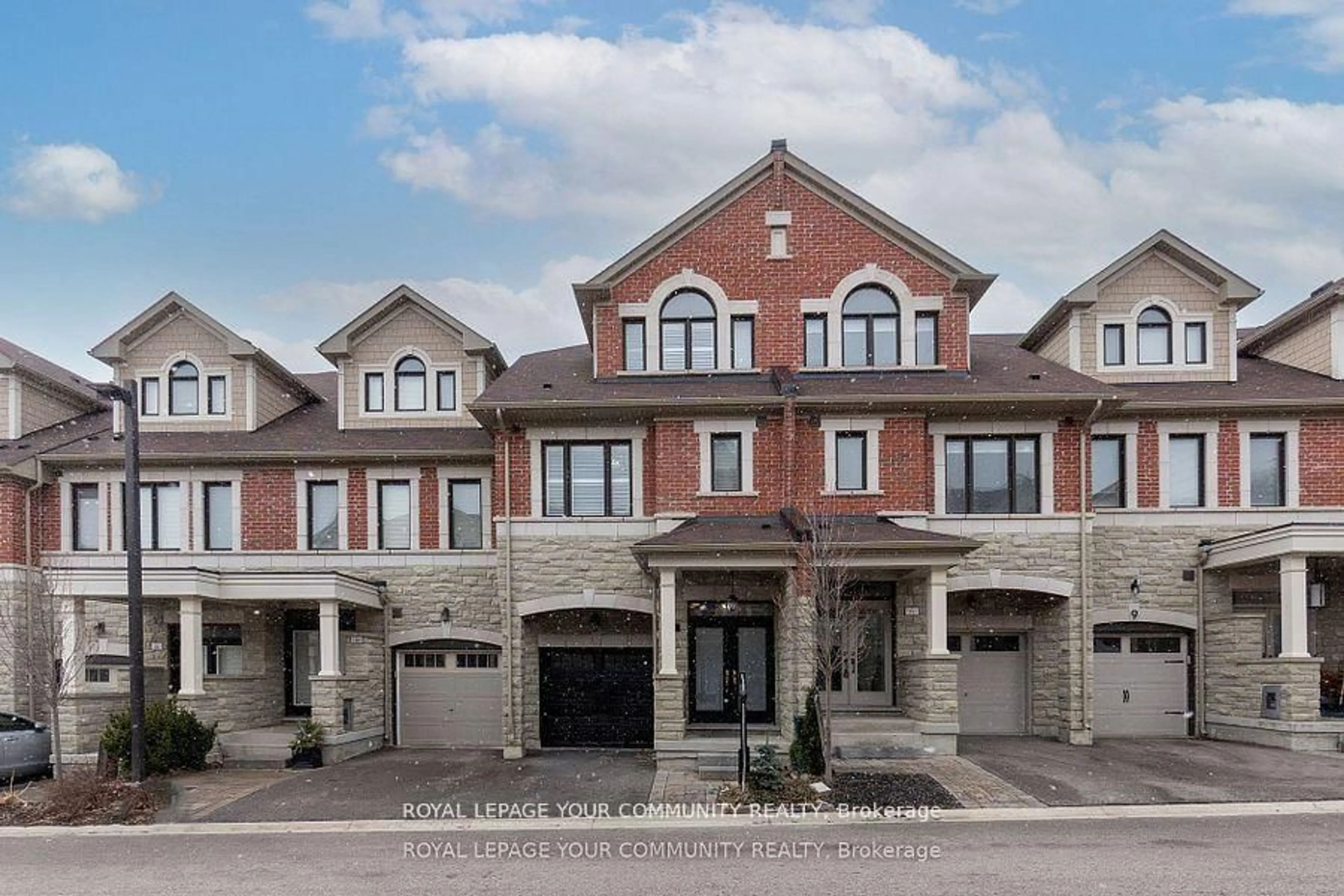 Home with brick exterior material, street for 15 Hiawatha Crt, Vaughan Ontario L4L 0J2