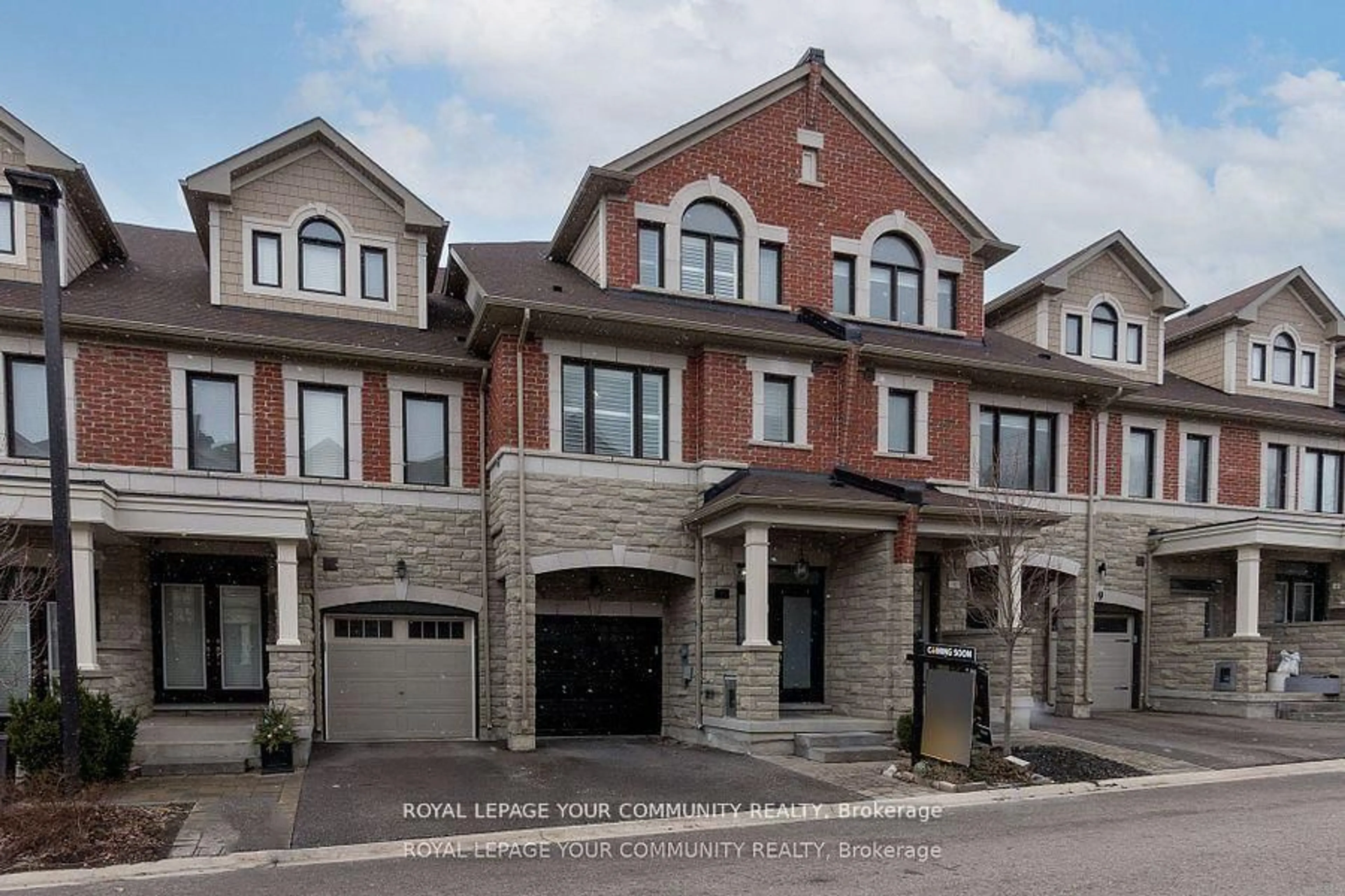 Home with brick exterior material, street for 15 Hiawatha Crt, Vaughan Ontario L4L 0J2