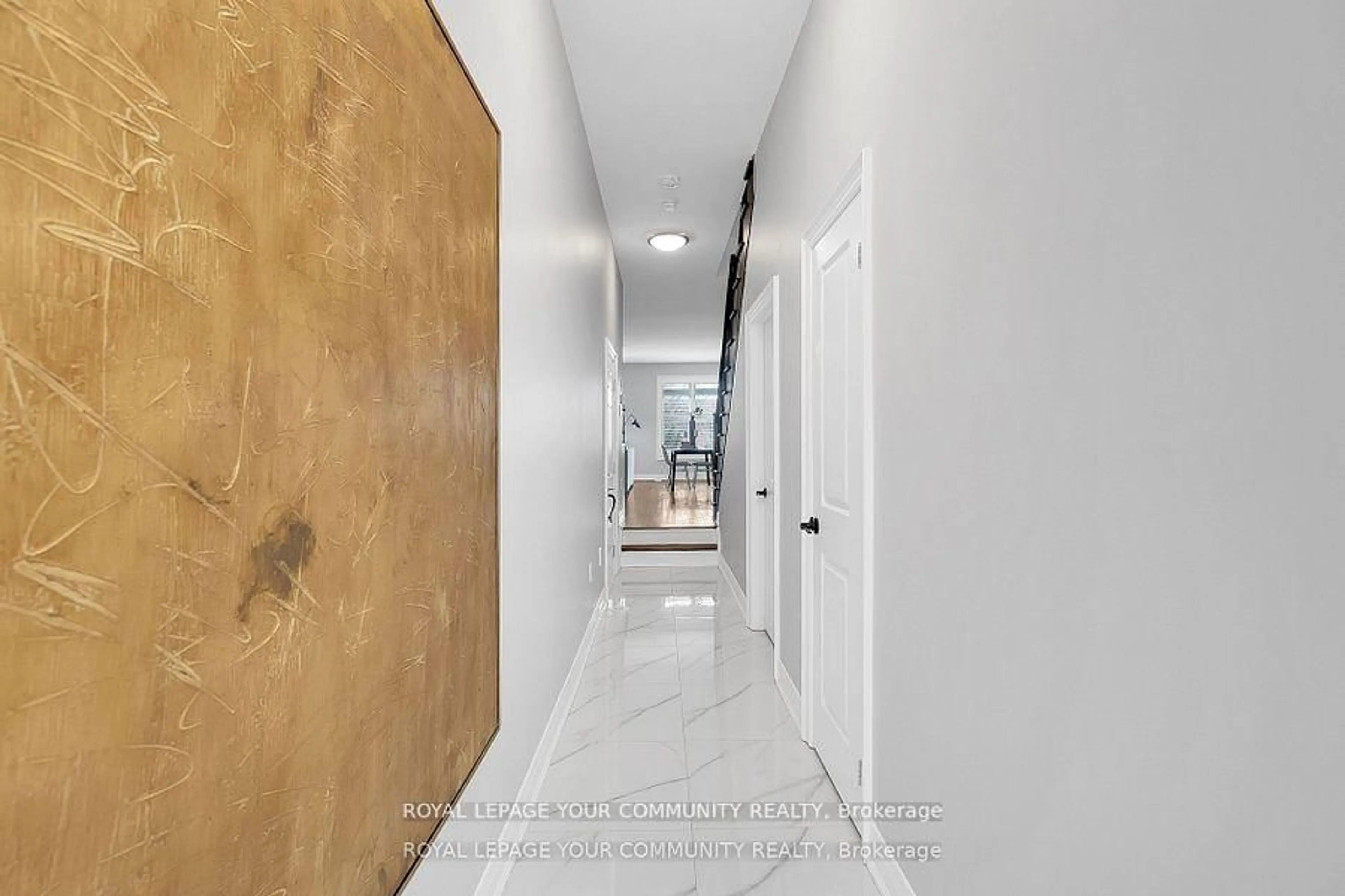 Indoor entryway for 15 Hiawatha Crt, Vaughan Ontario L4L 0J2
