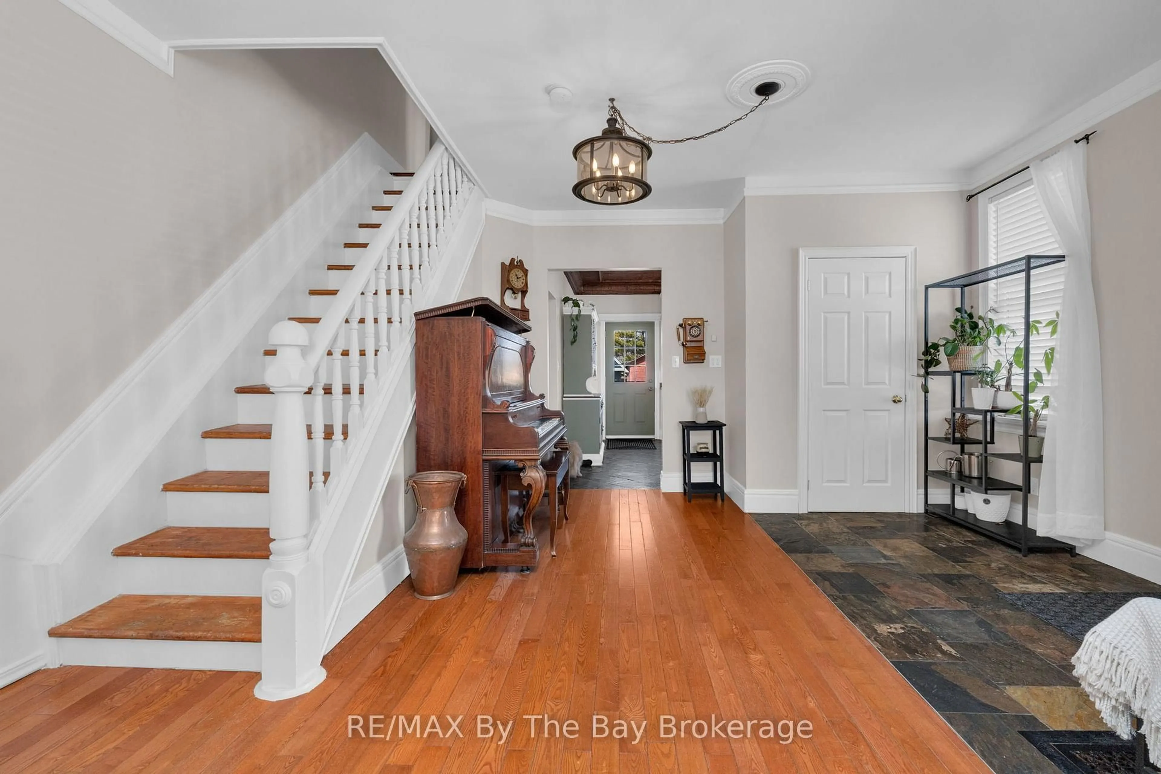 Indoor entryway for 72 River St, Brock Ontario L0C 1H0