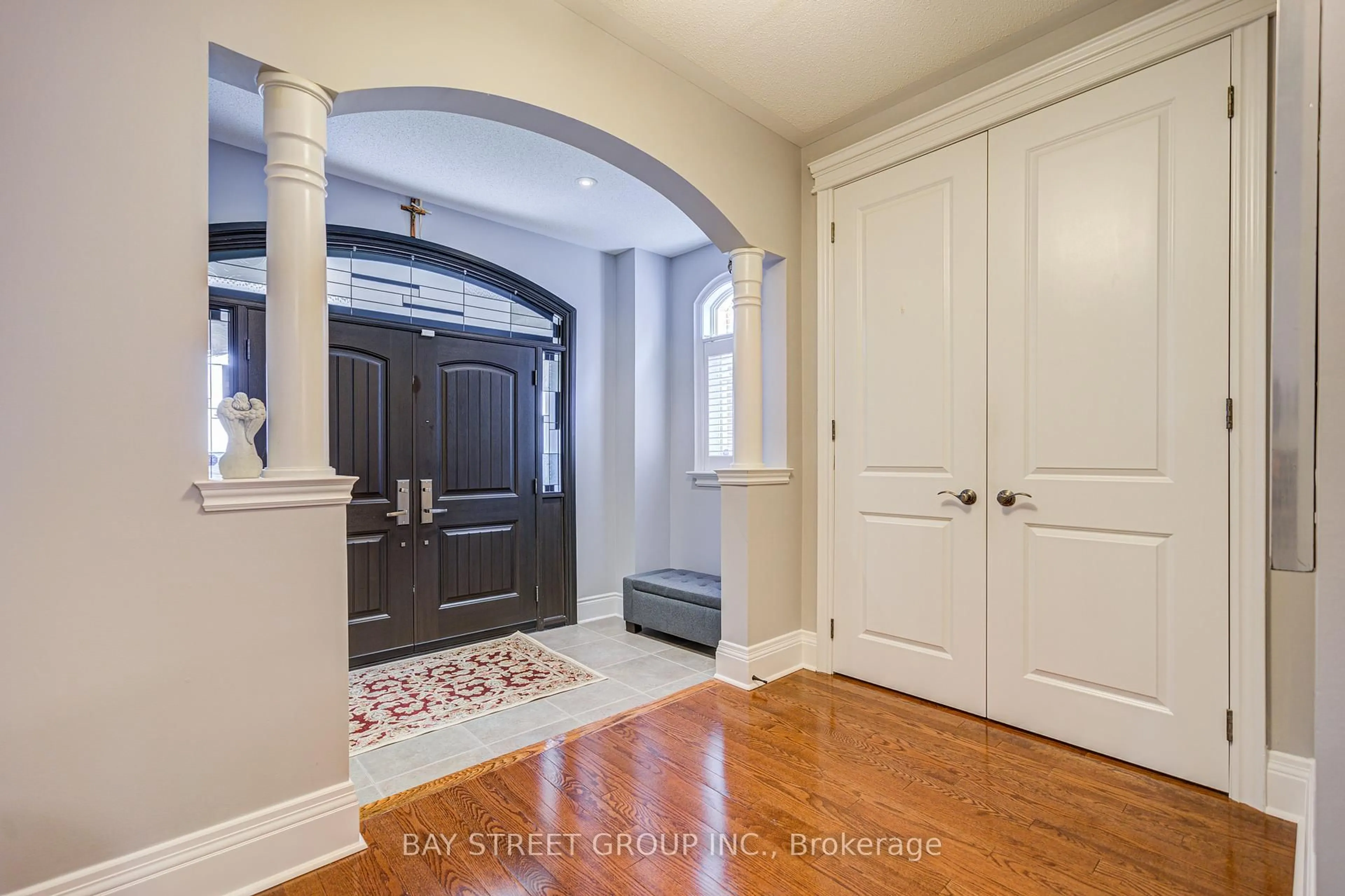 Indoor entryway for 243 Israel Zilber Dr, Vaughan Ontario L6A 0L5