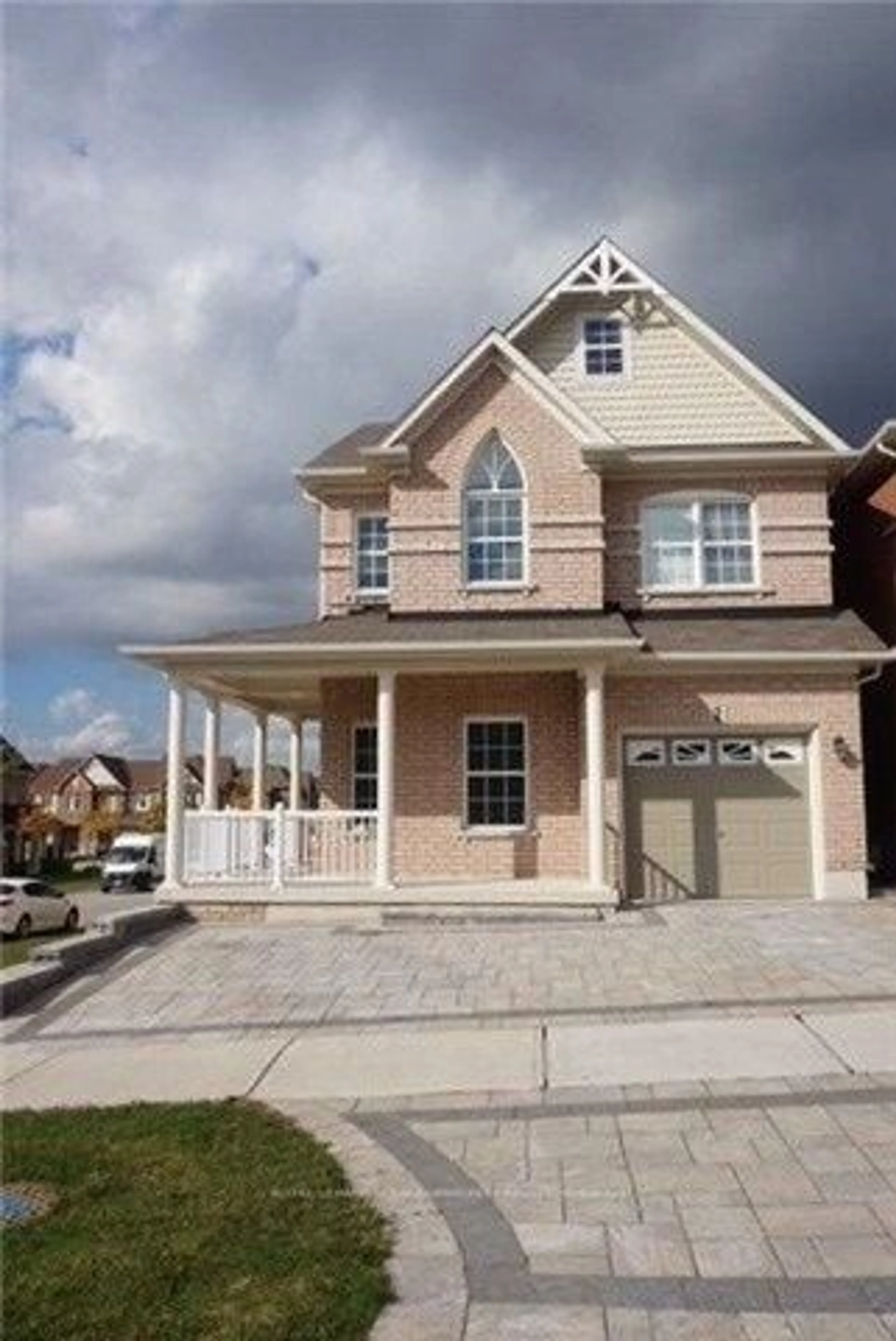 Home with brick exterior material, street for 2 Herefordshire Cres, Newmarket Ontario L9N 0B4