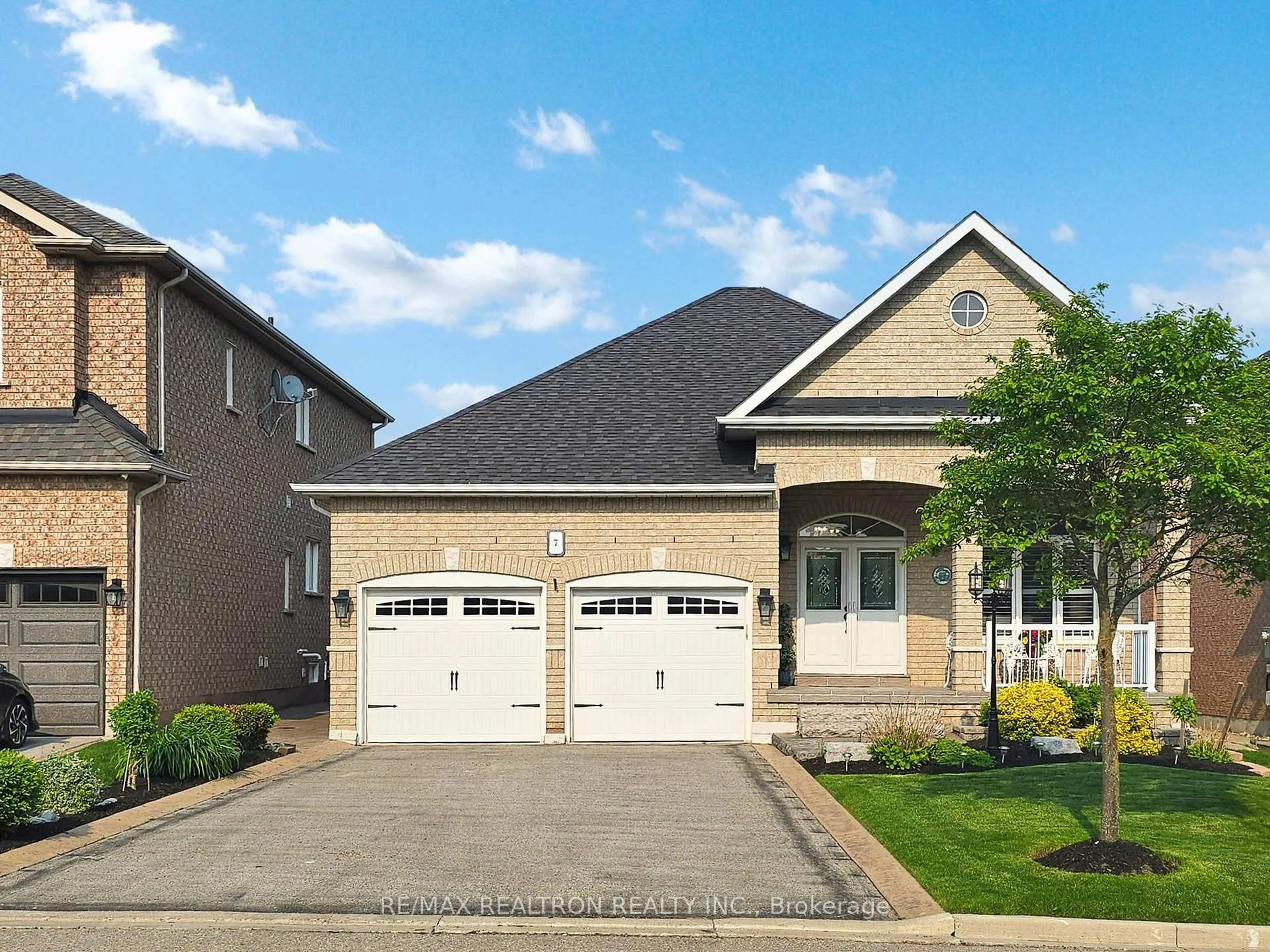 Home with brick exterior material, street for 7 Emily Crt, Richmond Hill Ontario L4E 4E5