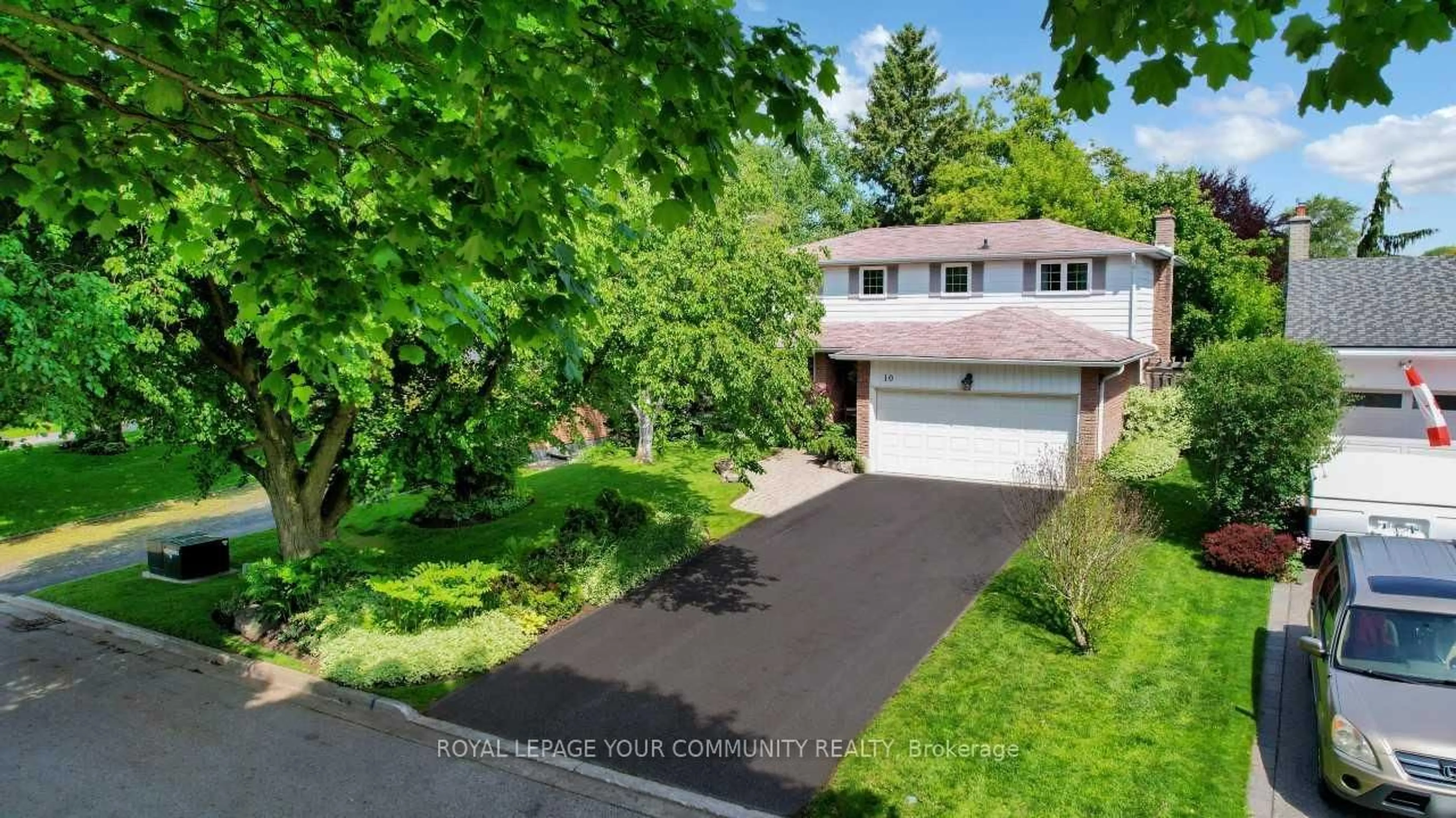 A pic from outside/outdoor area/front of a property/back of a property/a pic from drone, street for 10 Banquo Rd, Markham Ontario L3T 3H1