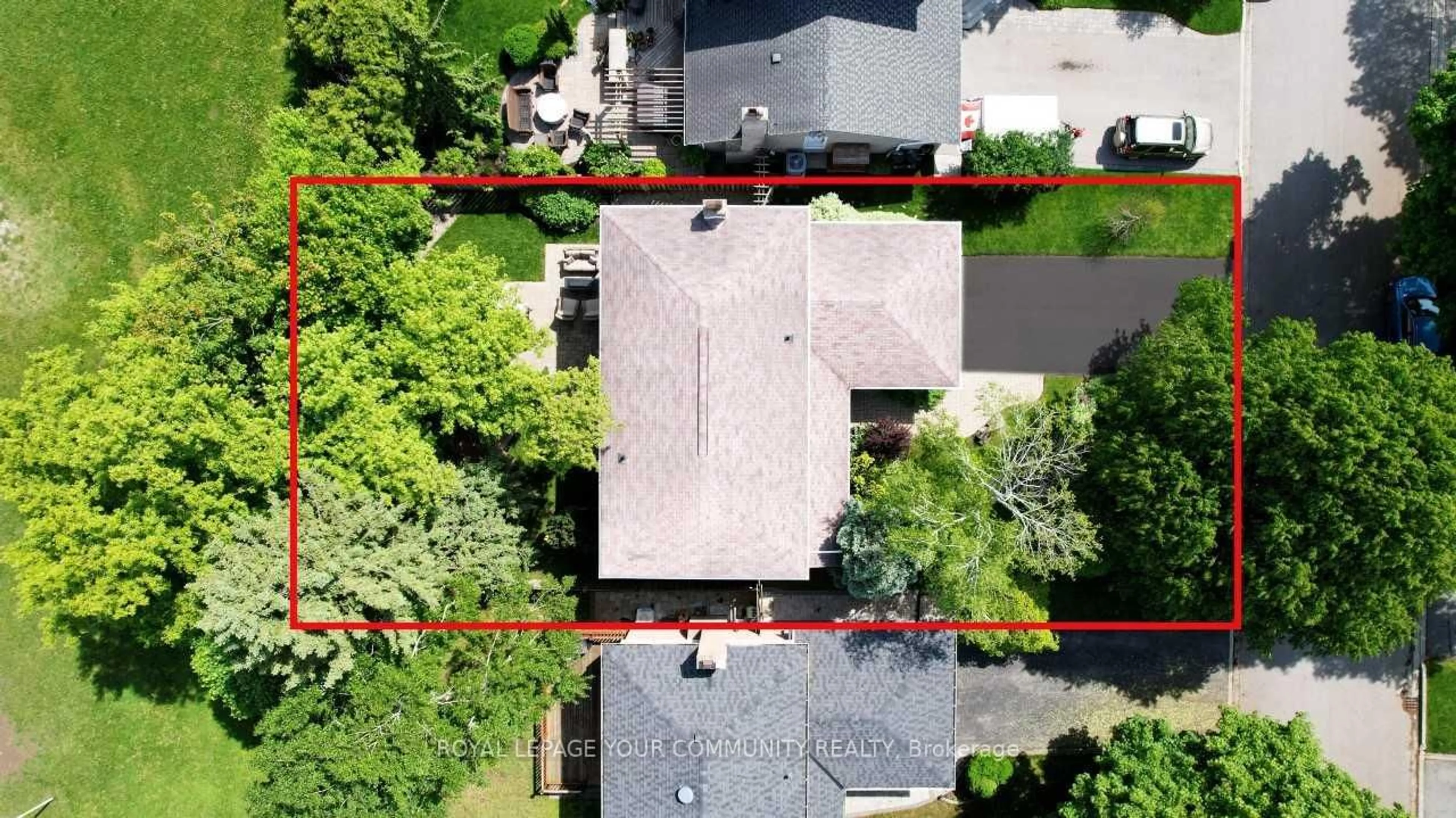A pic from outside/outdoor area/front of a property/back of a property/a pic from drone, street for 10 Banquo Rd, Markham Ontario L3T 3H1