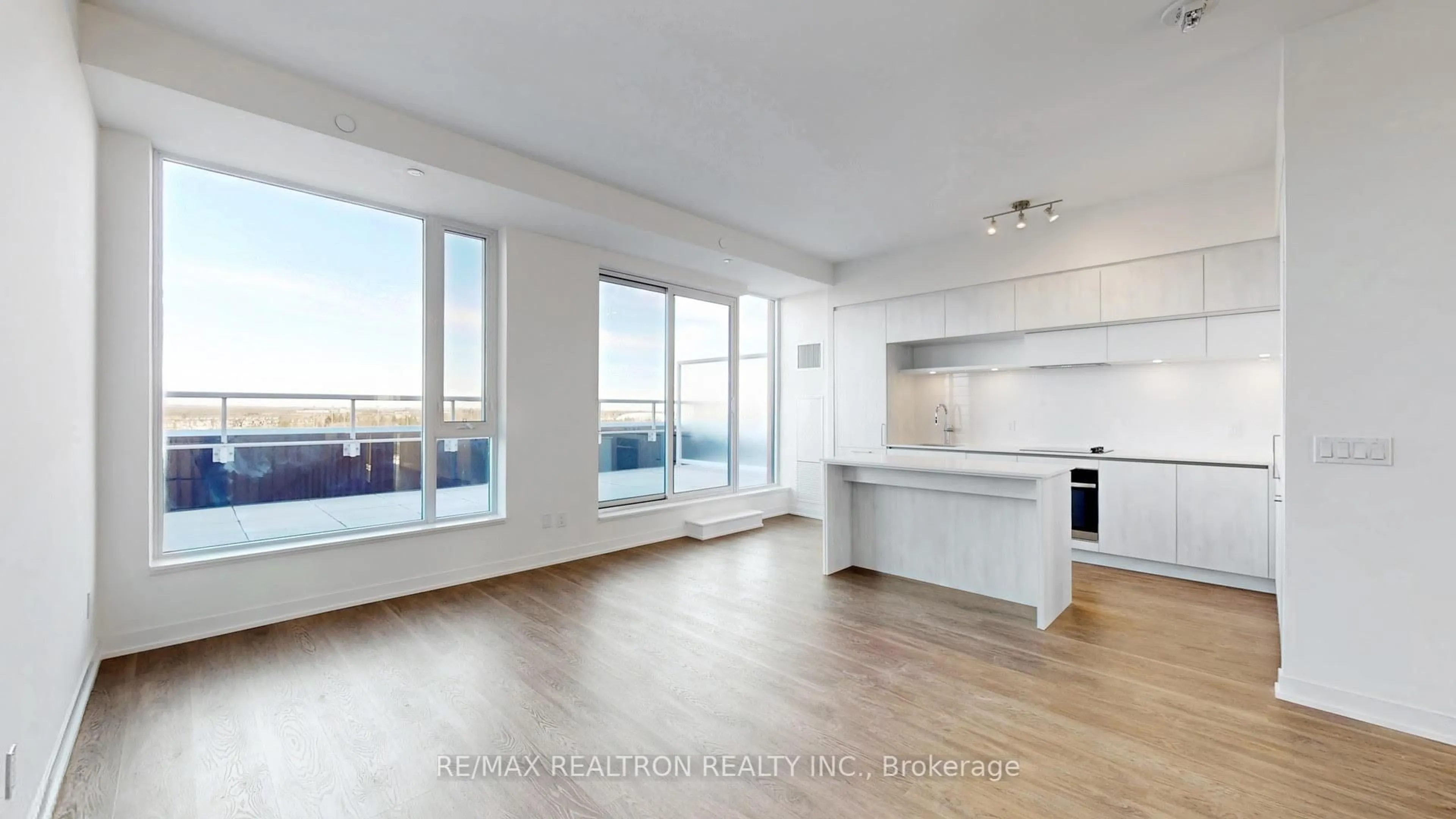 Open concept kitchen, wood/laminate floor for 6 David Eyer Rd #PH 913, Richmond Hill Ontario L4S 0N5